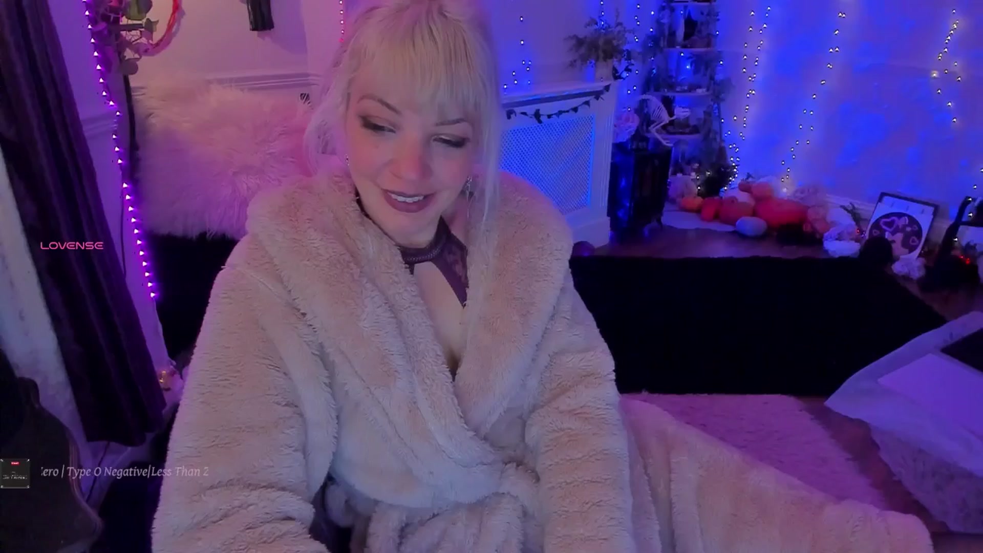 Gallery image thumbnail from LunaWolfie's myfreecams stream on, 11/22/2025, 20:22 image 14 of 20