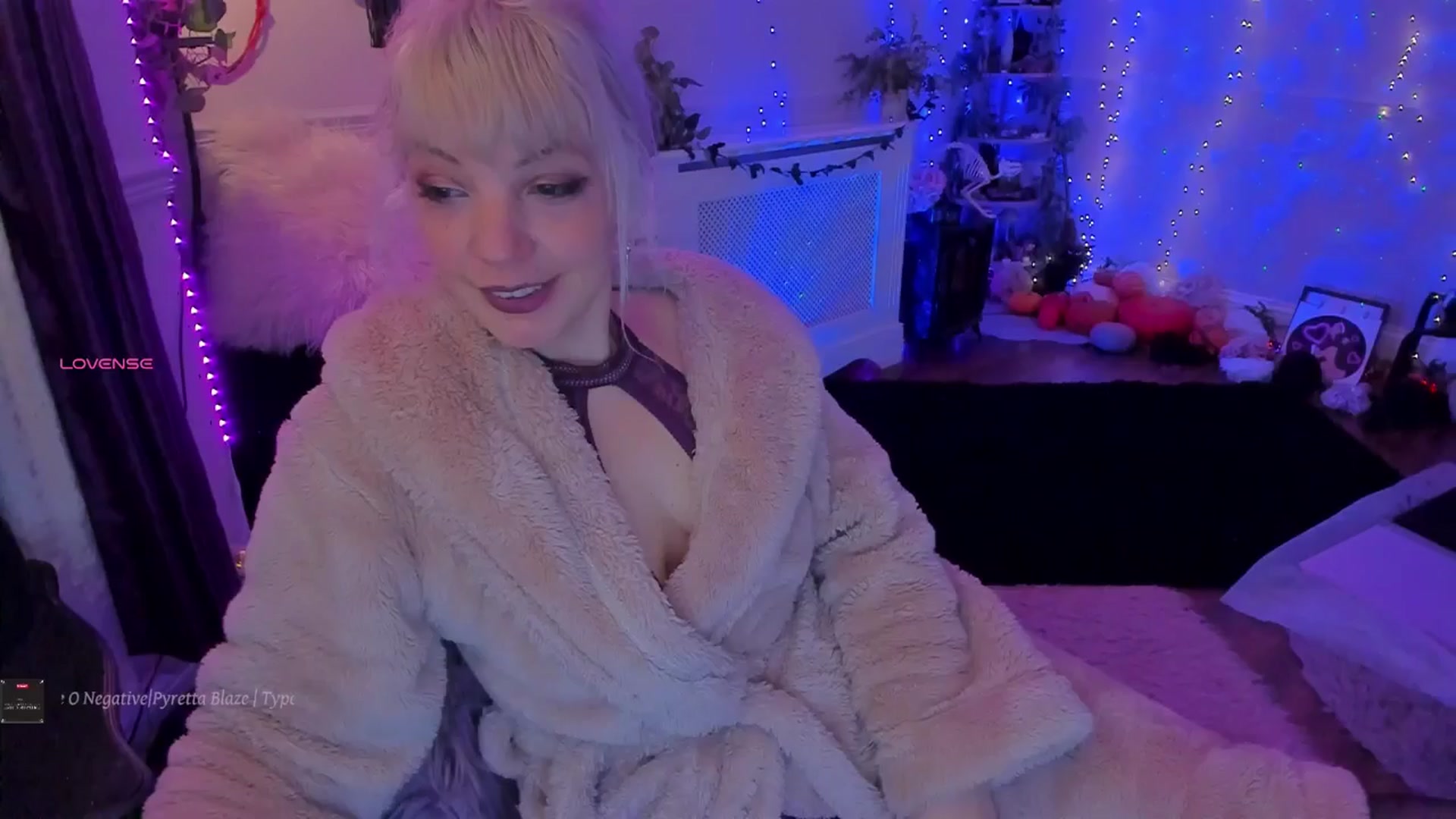 Gallery image thumbnail from LunaWolfie's myfreecams stream on, 11/22/2025, 20:22 image 12 of 20