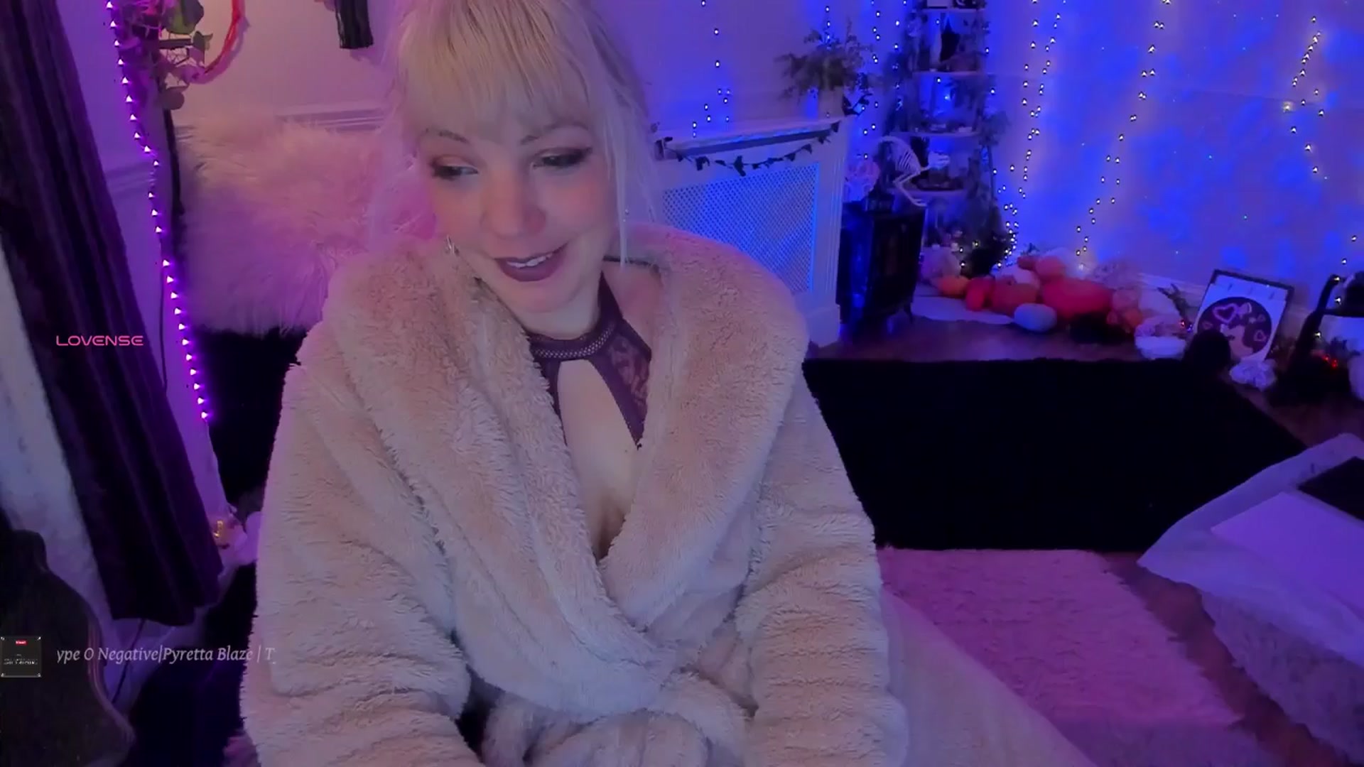 Gallery image thumbnail from LunaWolfie's myfreecams stream on, 11/22/2025, 20:22 image 11 of 20