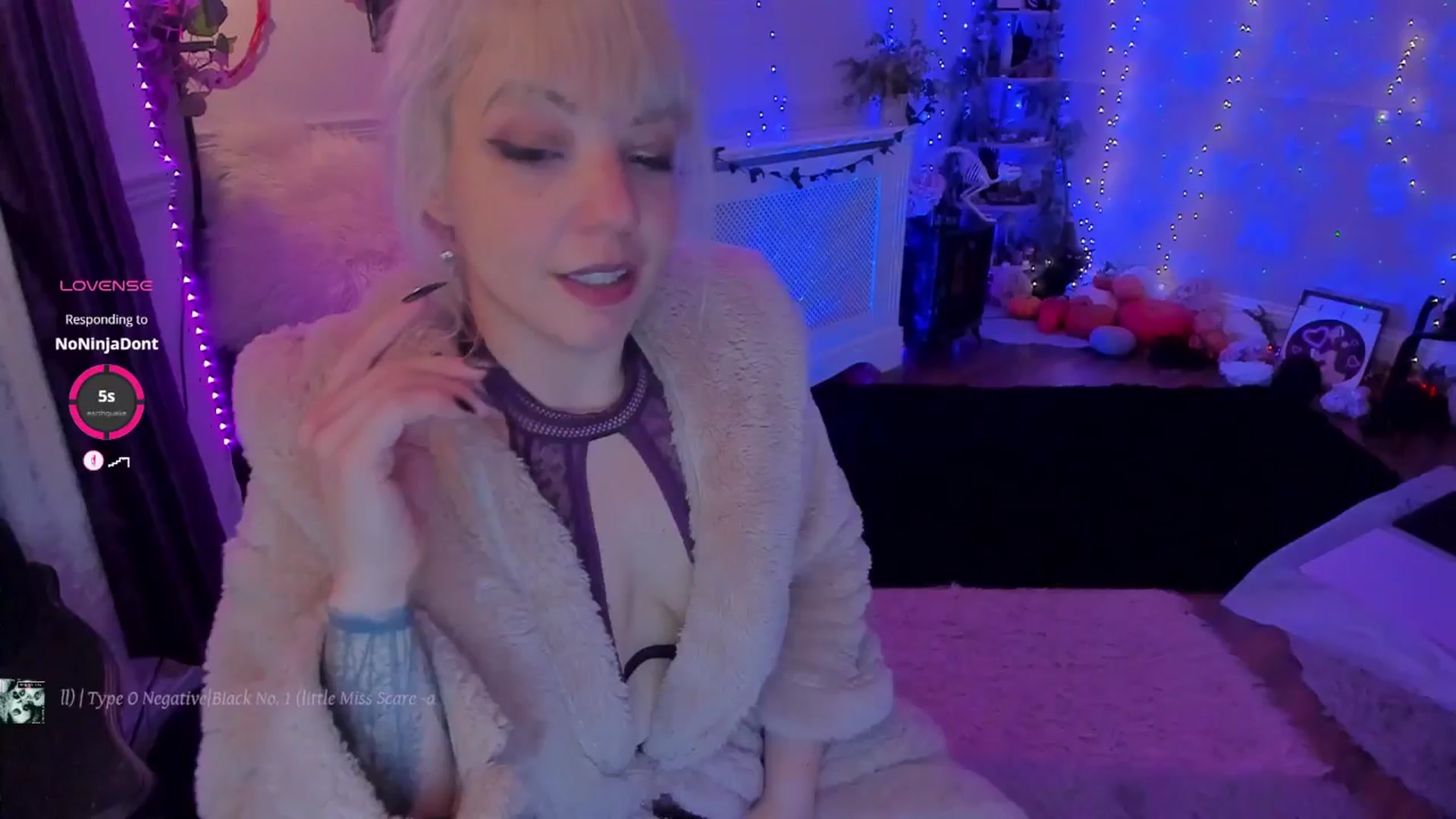Gallery image thumbnail from LunaWolfie's myfreecams stream on, 11/22/2025, 20:22 image 19 of 20