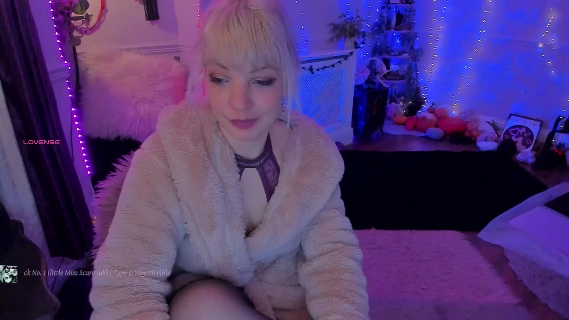 Gallery image thumbnail from LunaWolfie's myfreecams stream on, 11/22/2025, 20:22 image 18 of 20