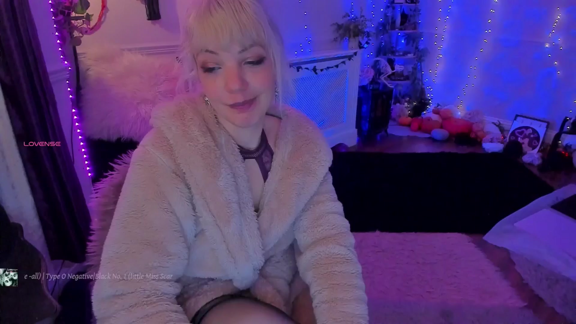 Gallery image thumbnail from LunaWolfie's myfreecams stream on, 11/22/2025, 20:22 image 17 of 20