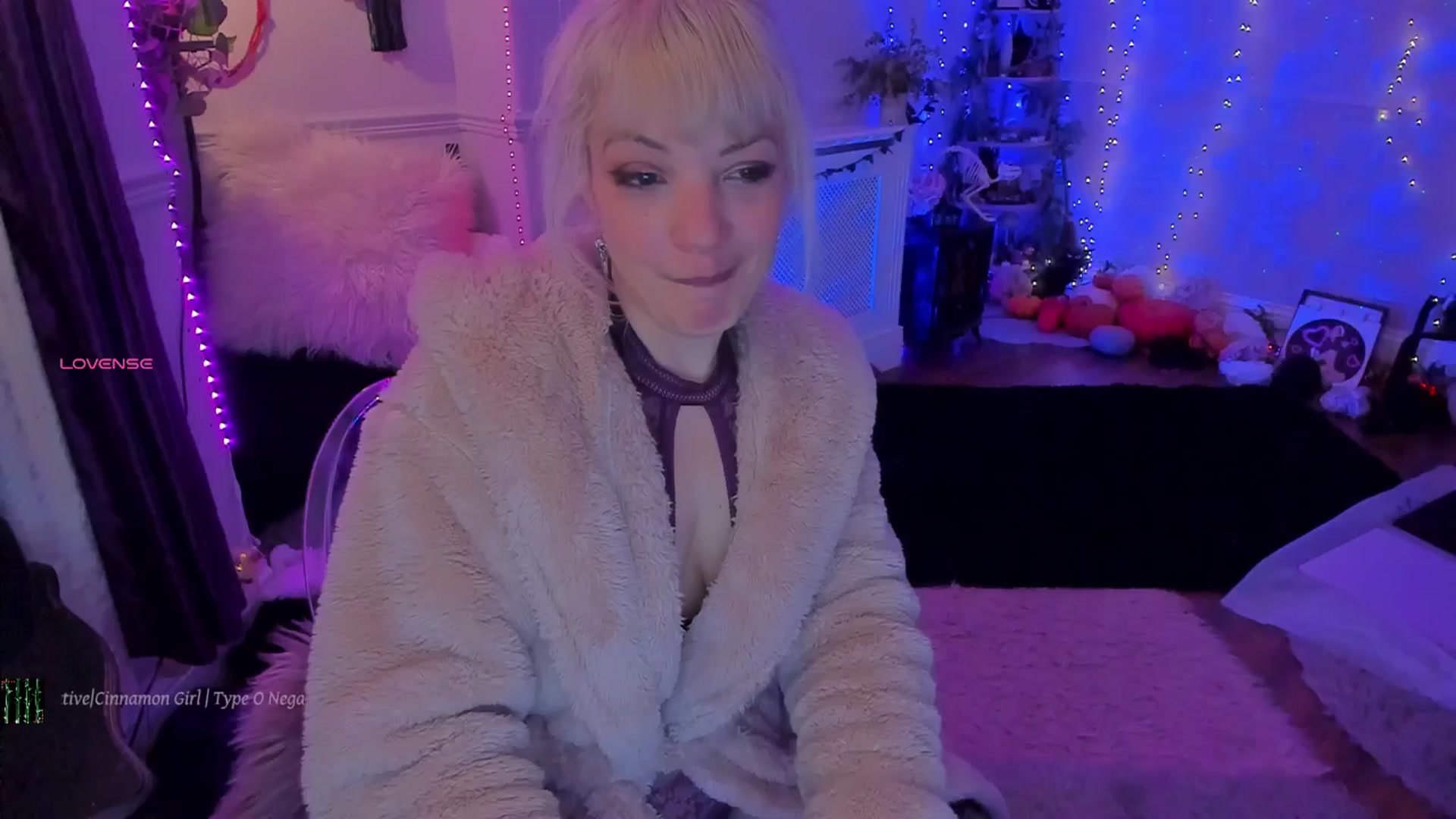 Gallery image thumbnail from LunaWolfie's myfreecams stream on, 11/22/2025, 20:22 image 20 of 20