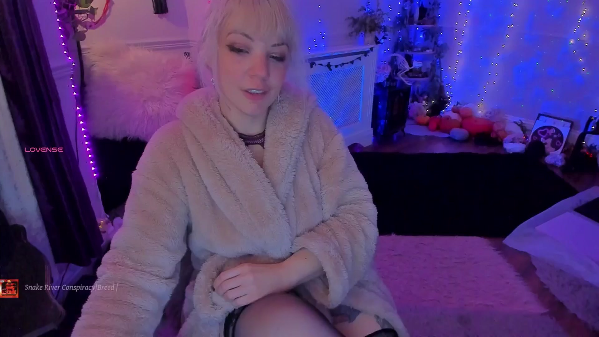 Gallery image thumbnail from LunaWolfie's myfreecams stream on, 11/22/2025, 22:04 image 1 of 20