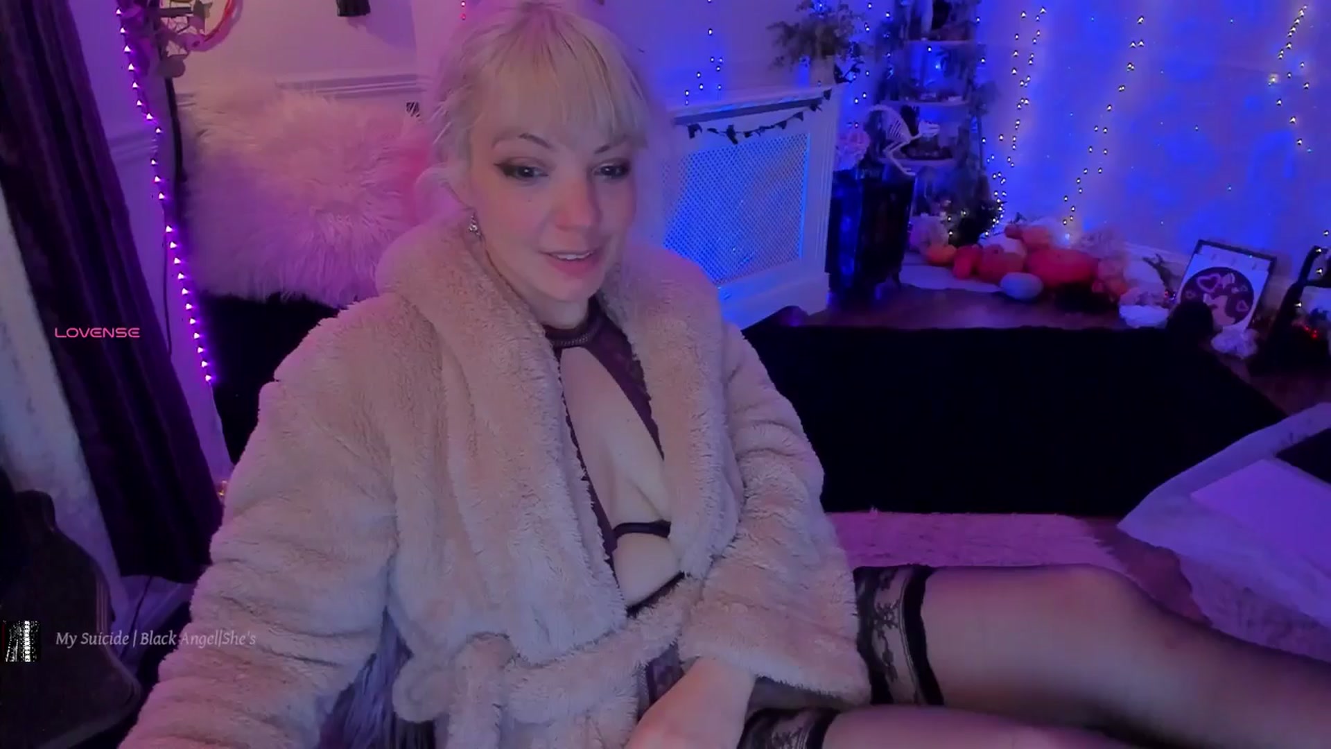 Gallery image thumbnail from LunaWolfie's myfreecams stream on, 11/22/2025, 22:04 image 11 of 20