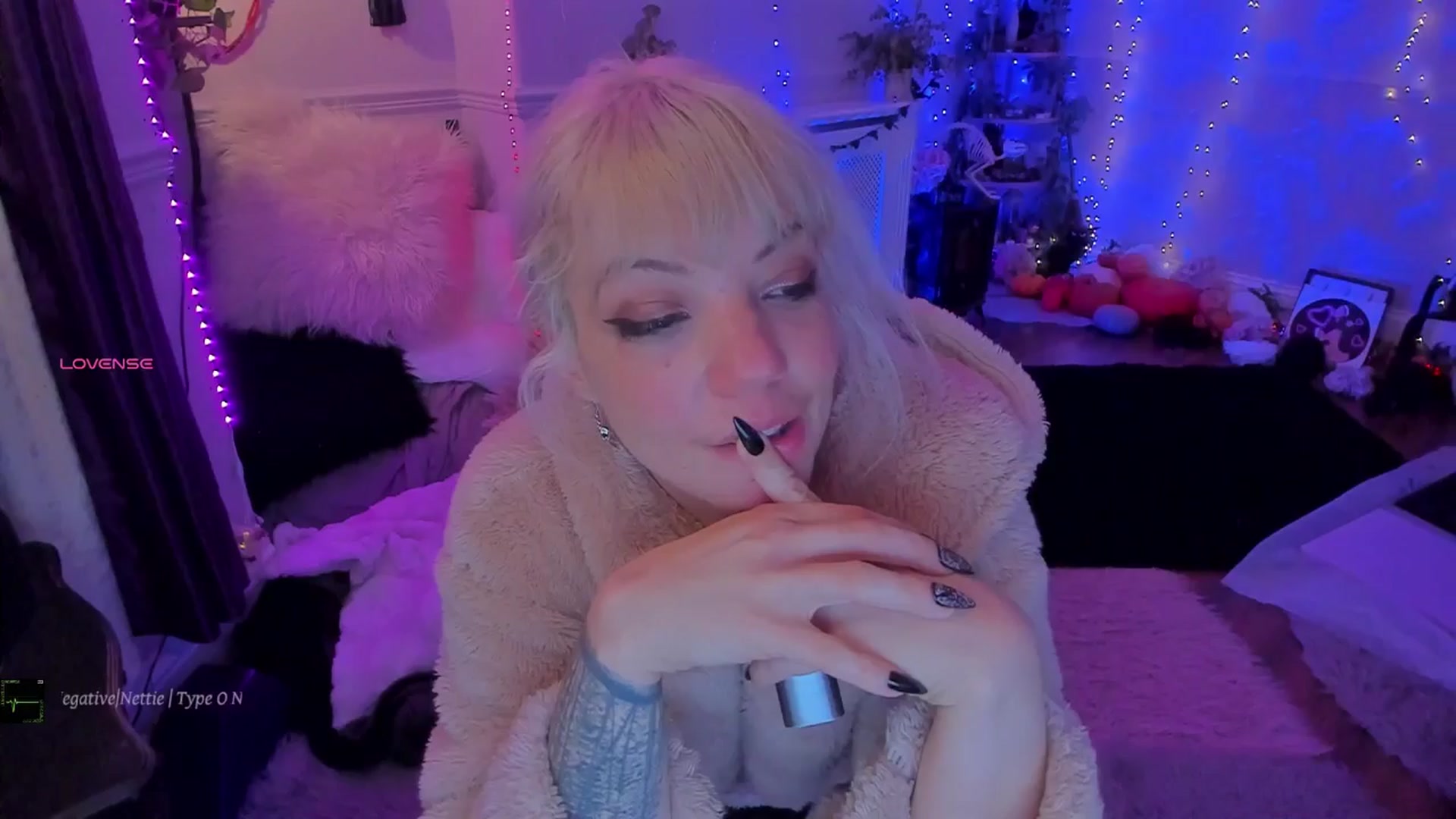 Gallery image thumbnail from LunaWolfie's myfreecams stream on, 11/22/2025, 22:04 image 14 of 20