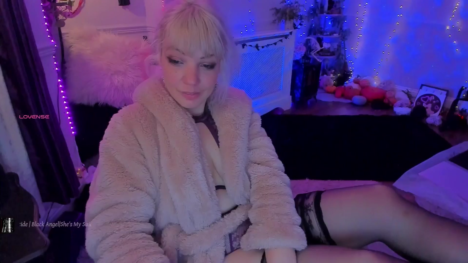 Gallery image thumbnail from LunaWolfie's myfreecams stream on, 11/22/2025, 22:04 image 12 of 20