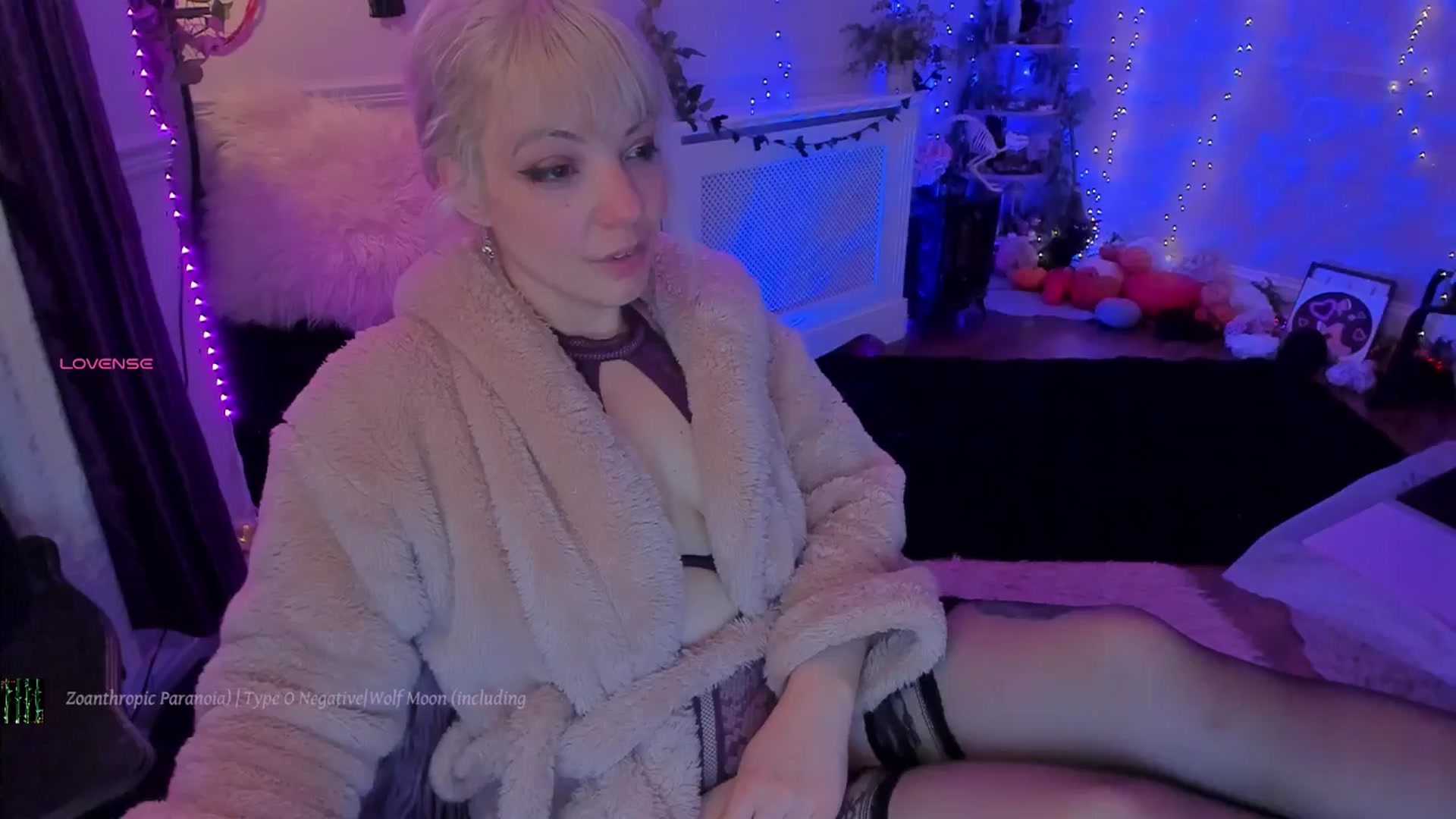Gallery image thumbnail from LunaWolfie's myfreecams stream on, 11/22/2025, 22:04 image 7 of 20