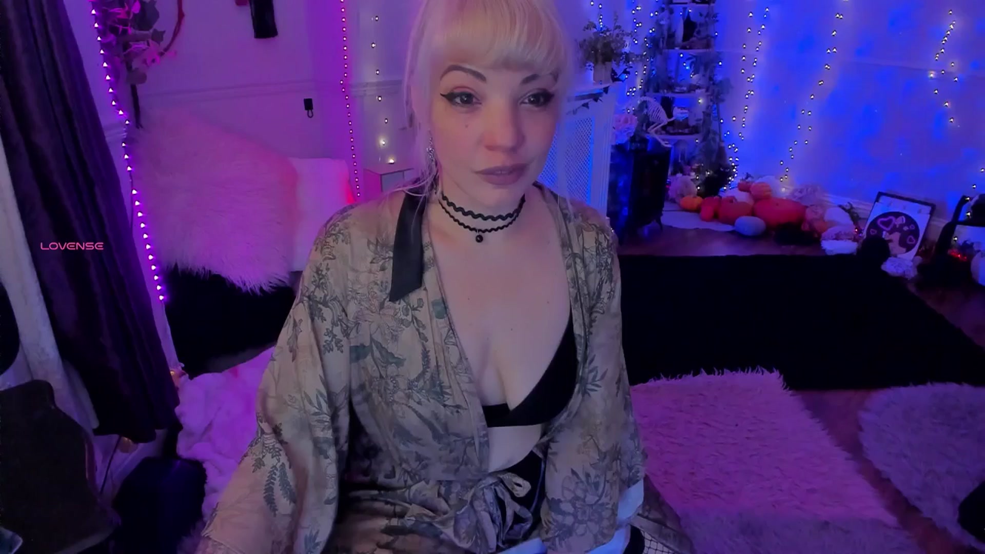 Gallery image thumbnail from LunaWolfie's myfreecams stream on, 11/24/2025, 20:32 image 6 of 20