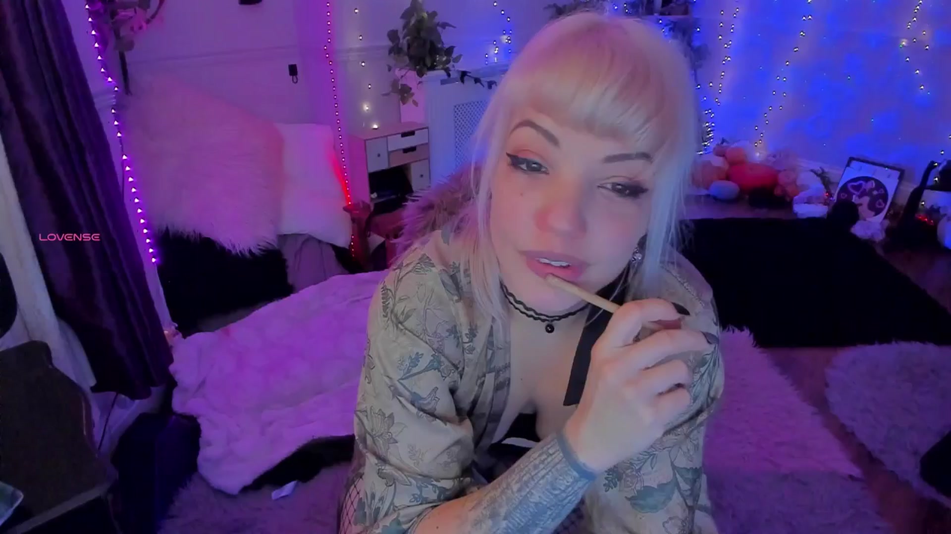 Gallery image thumbnail from LunaWolfie's myfreecams stream on, 11/24/2025, 20:32 image 16 of 20