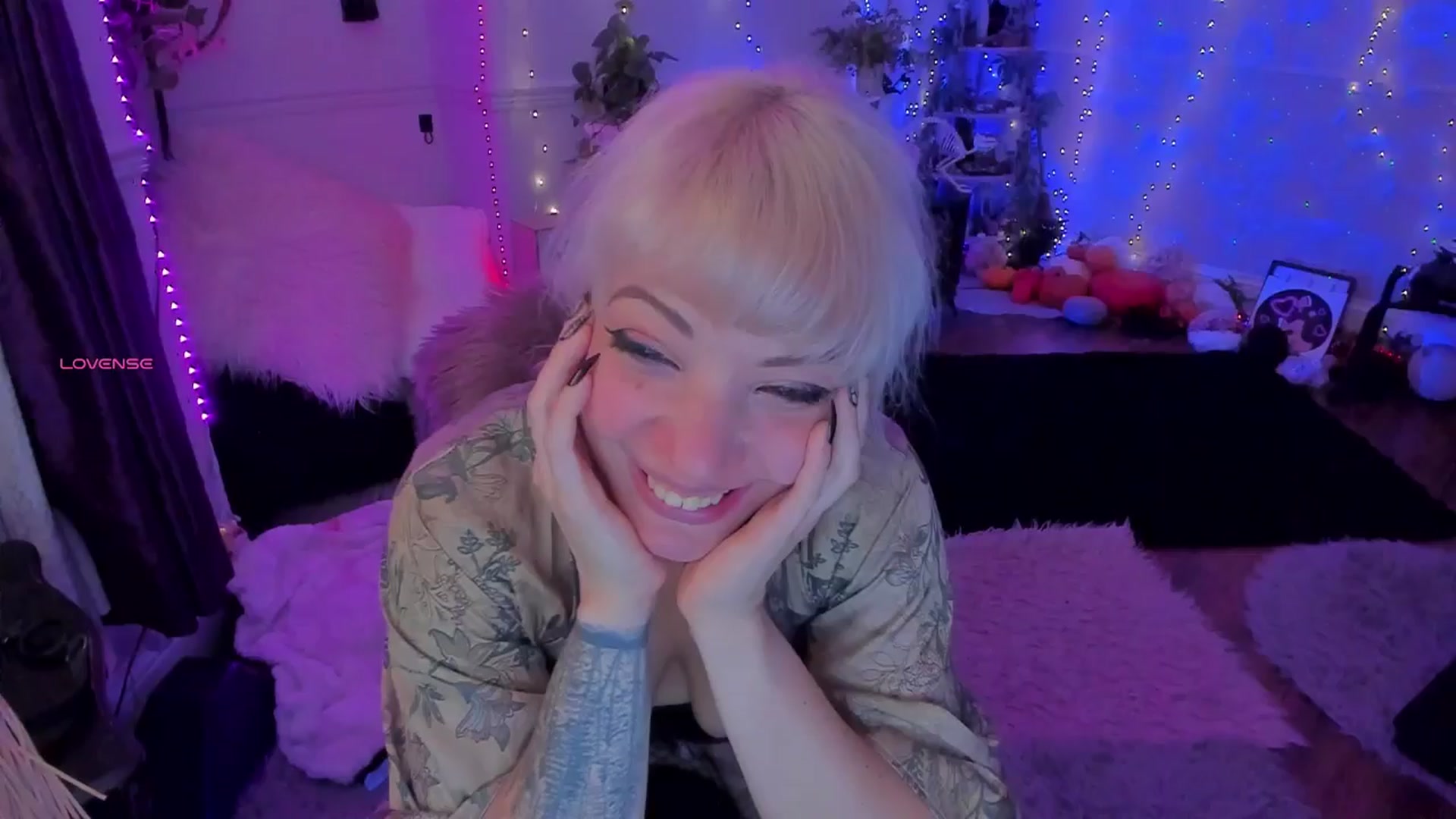 Gallery image thumbnail from LunaWolfie's myfreecams stream on, 11/25/2025, 08:39 image 3 of 20