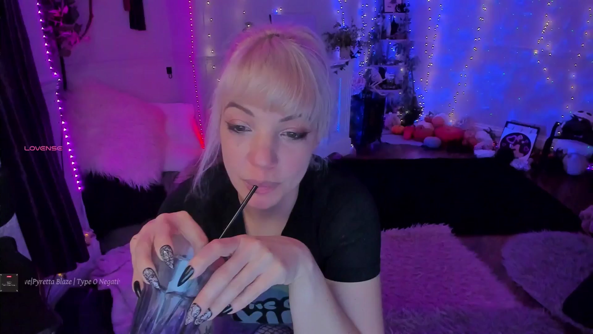 Gallery image thumbnail from LunaWolfie's myfreecams stream on, 11/25/2025, 20:51 image 12 of 20