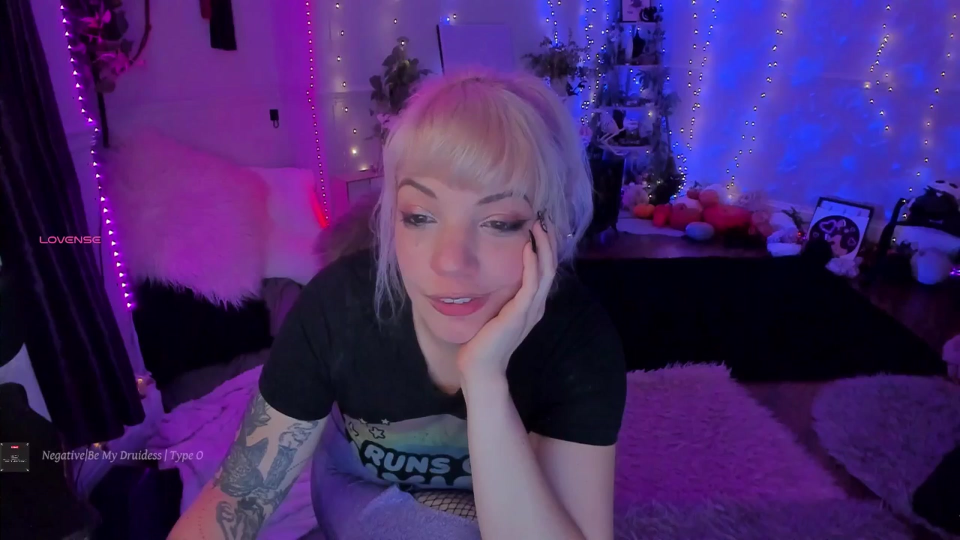 Gallery image thumbnail from LunaWolfie's myfreecams stream on, 11/25/2025, 20:51 image 17 of 20