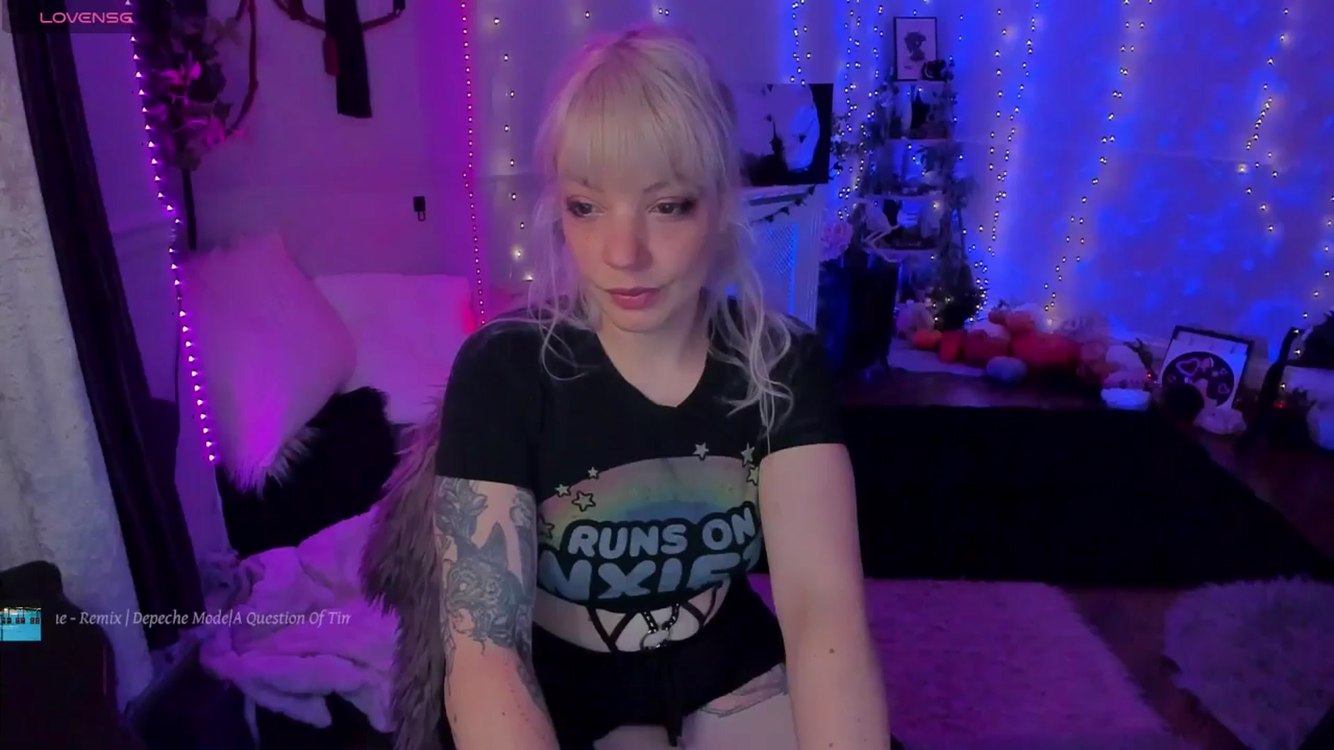 Gallery image thumbnail from LunaWolfie's myfreecams stream on, 11/27/2025, 16:36 image 5 of 20