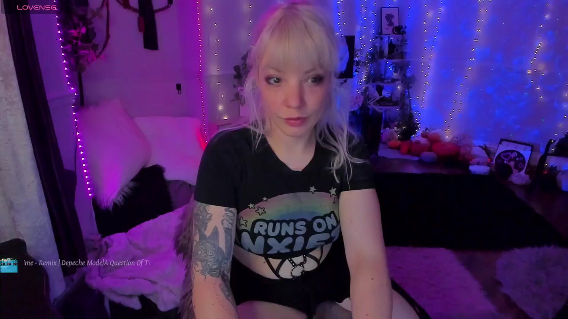 Gallery image thumbnail from LunaWolfie's myfreecams stream on, 11/27/2025, 16:36 image 2 of 20