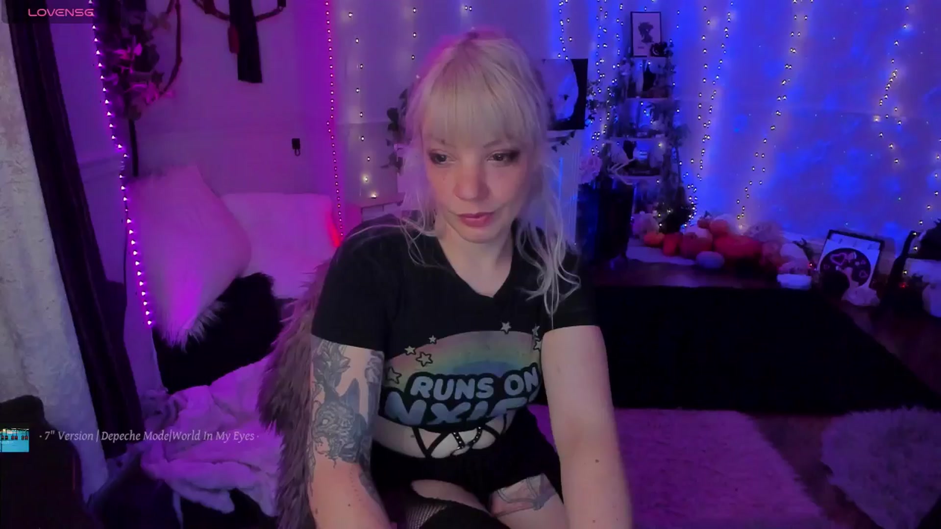Gallery image thumbnail from LunaWolfie's myfreecams stream on, 11/27/2025, 16:36 image 8 of 20