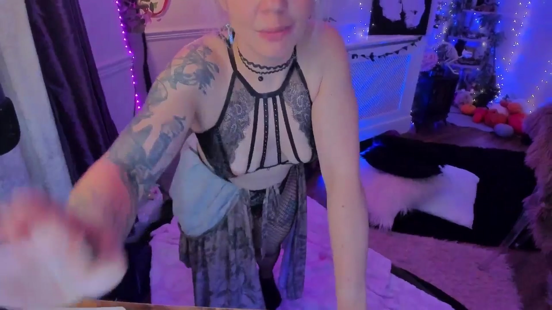 Gallery image thumbnail from LunaWolfie's myfreecams stream on, 11/30/2025, 03:18 image 8 of 20