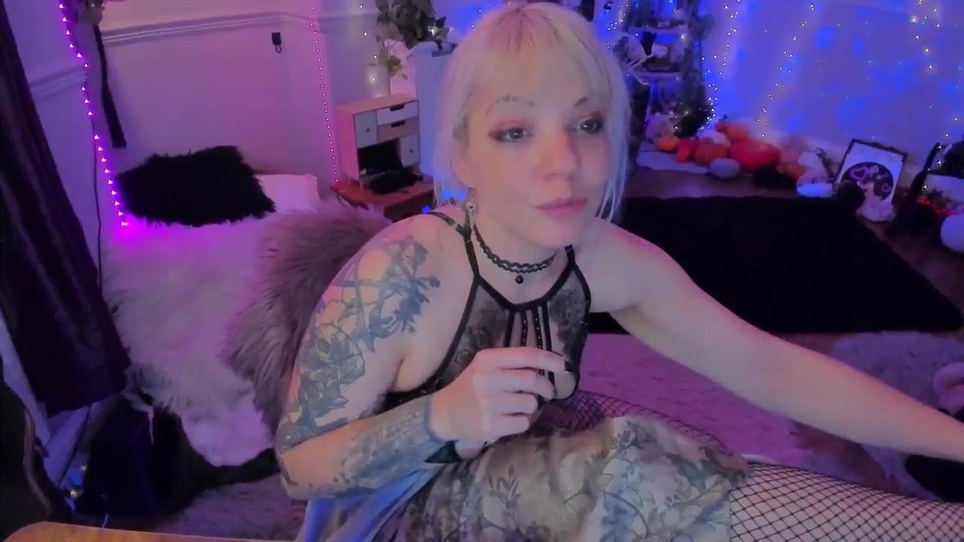 Gallery image thumbnail from LunaWolfie's myfreecams stream on, 11/30/2025, 03:18 image 4 of 20