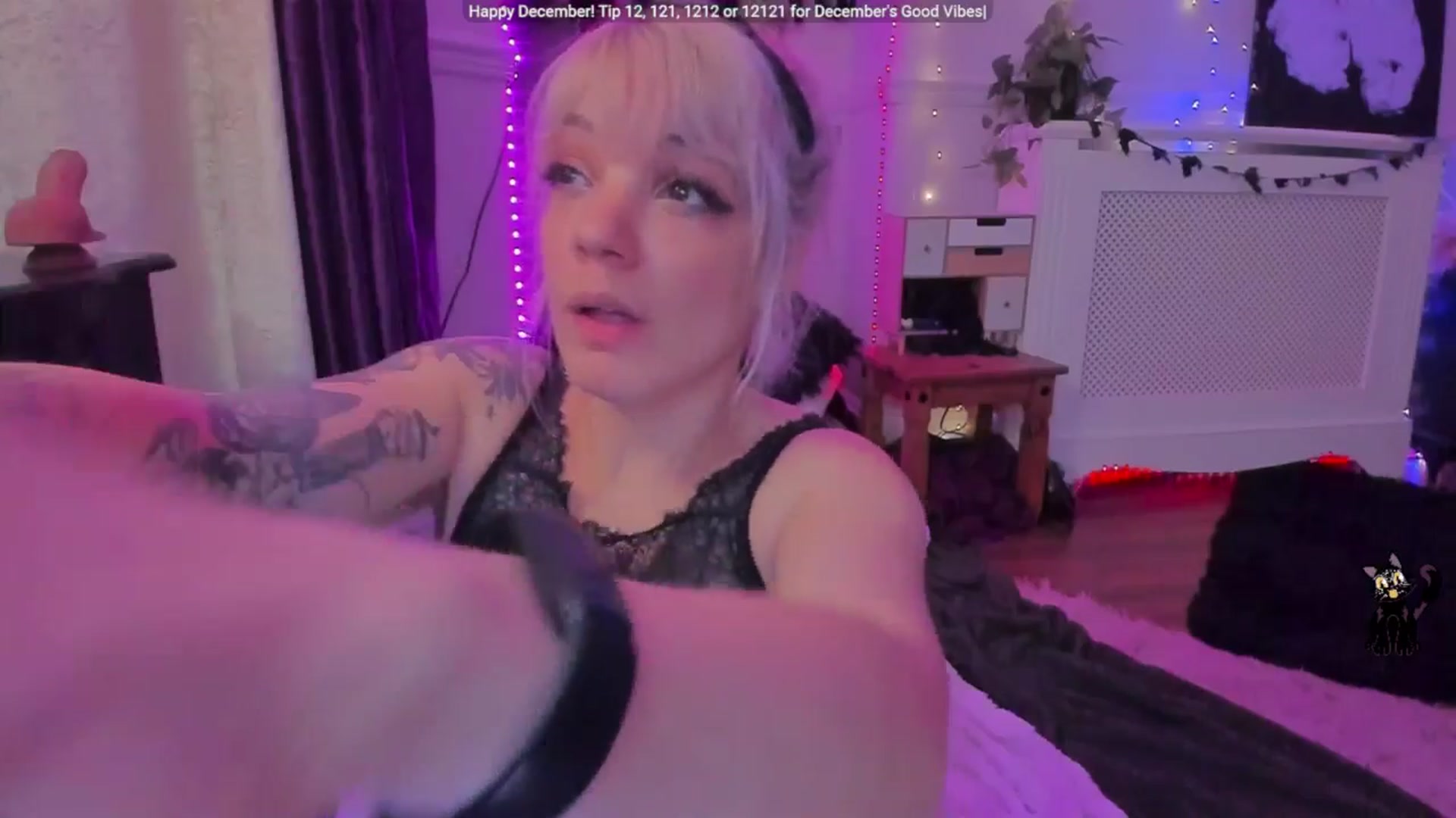 Gallery image thumbnail from LunaWolfie's myfreecams stream on, 12/03/2025, 01:40 image 11 of 20