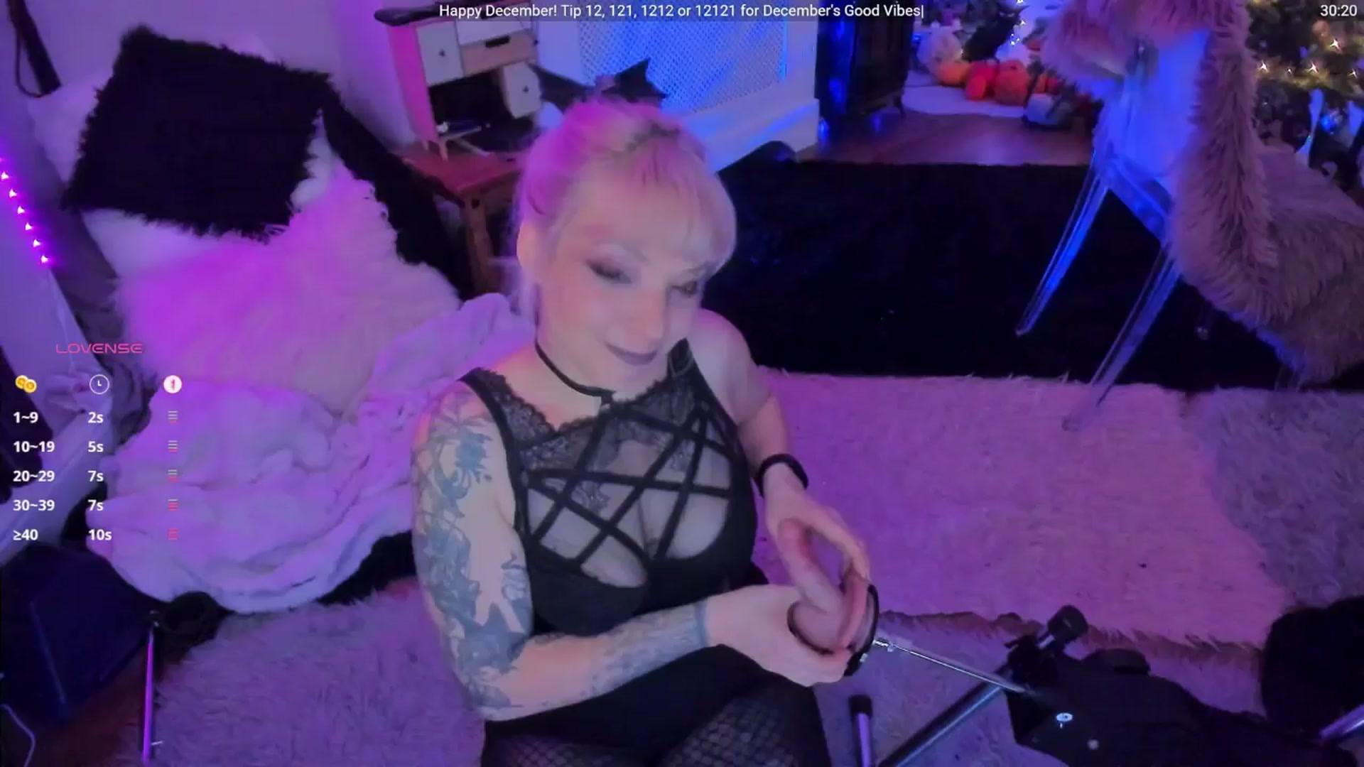 Gallery image thumbnail from LunaWolfie's myfreecams stream on, 12/06/2025, 21:08 image 17 of 20