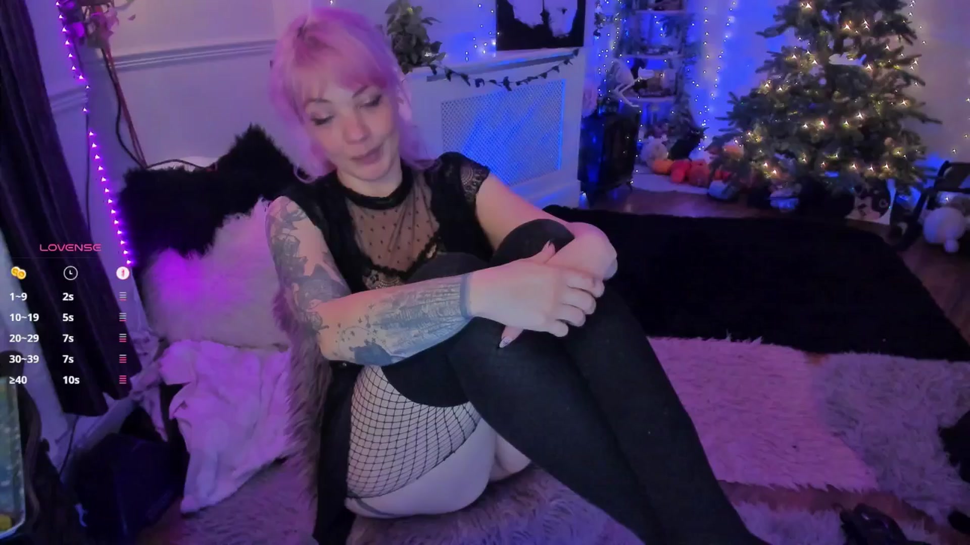 Gallery image thumbnail from LunaWolfie's myfreecams stream on, 12/10/2025, 01:55 image 7 of 20