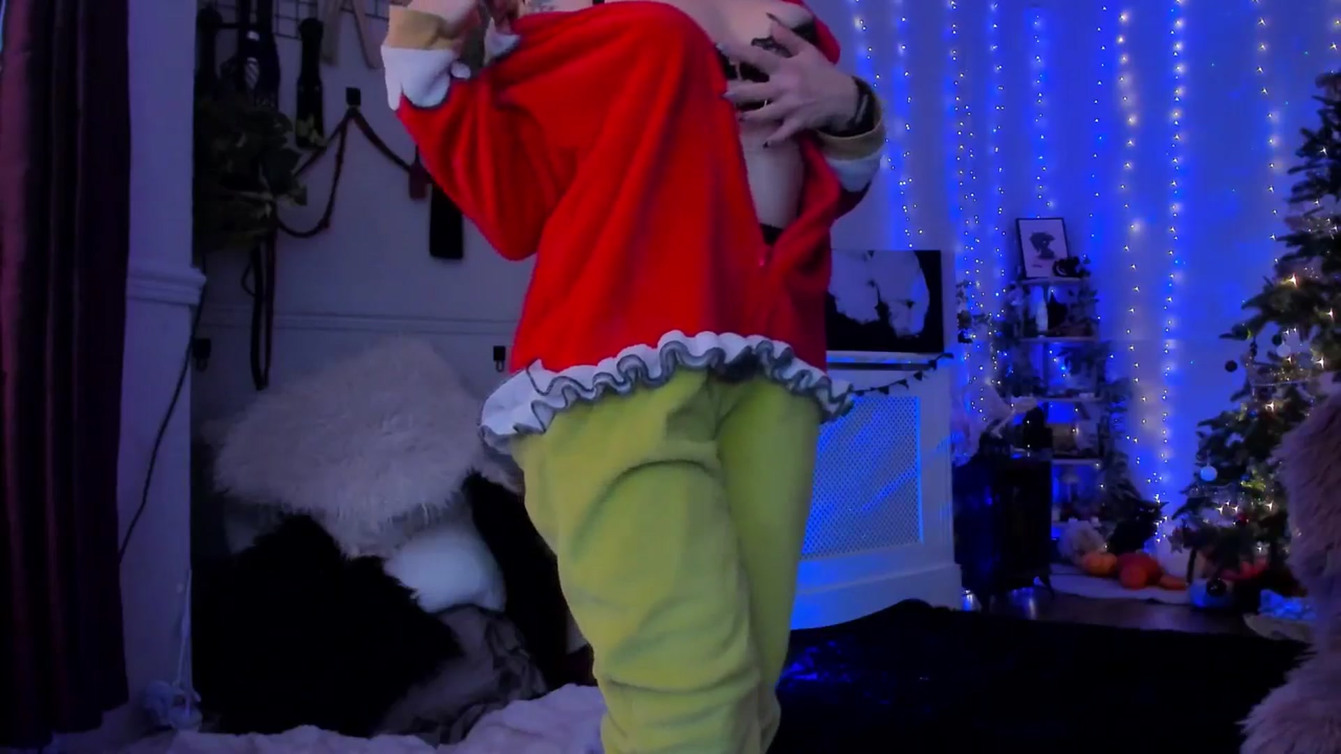 Gallery image thumbnail from LunaWolfie's myfreecams stream on, 12/13/2025, 17:08 image 6 of 20