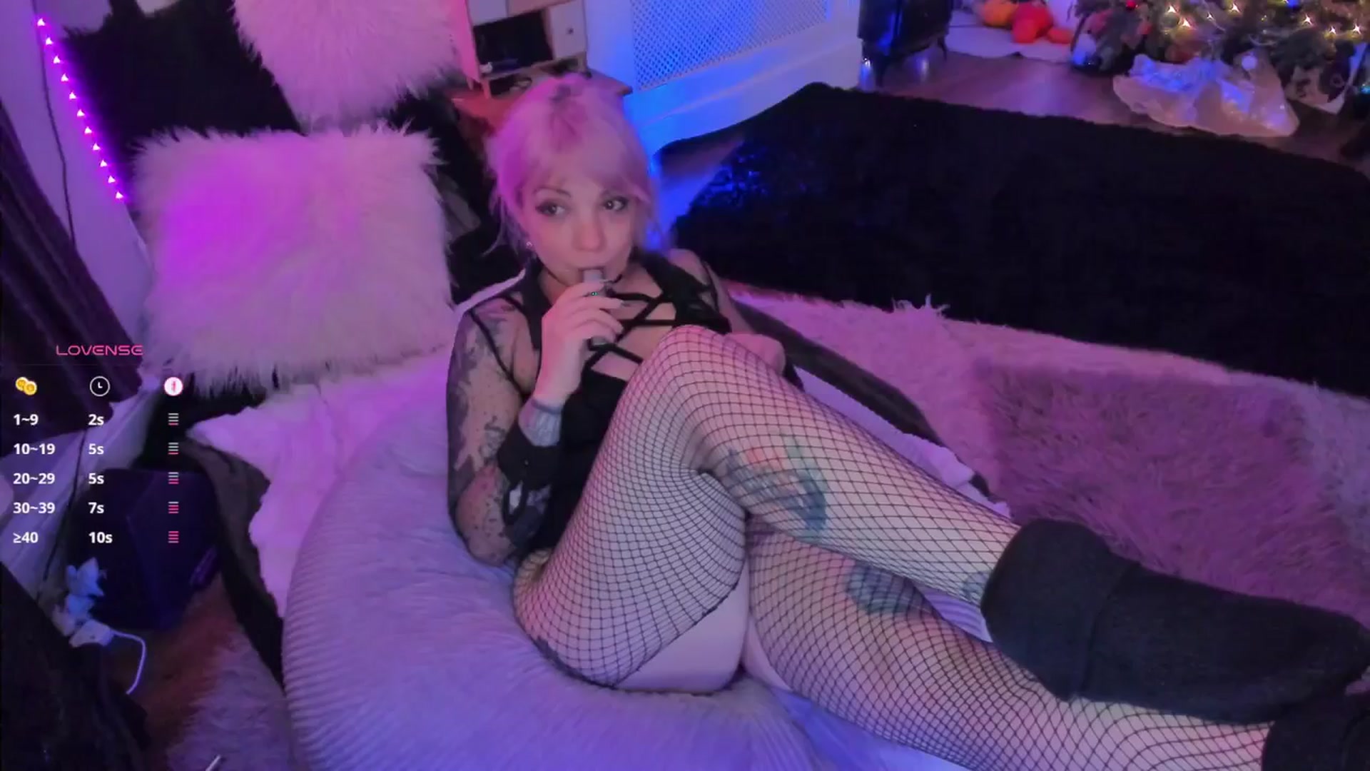 Gallery image thumbnail from LunaWolfie's myfreecams stream on, 12/16/2025, 24:36 image 3 of 20
