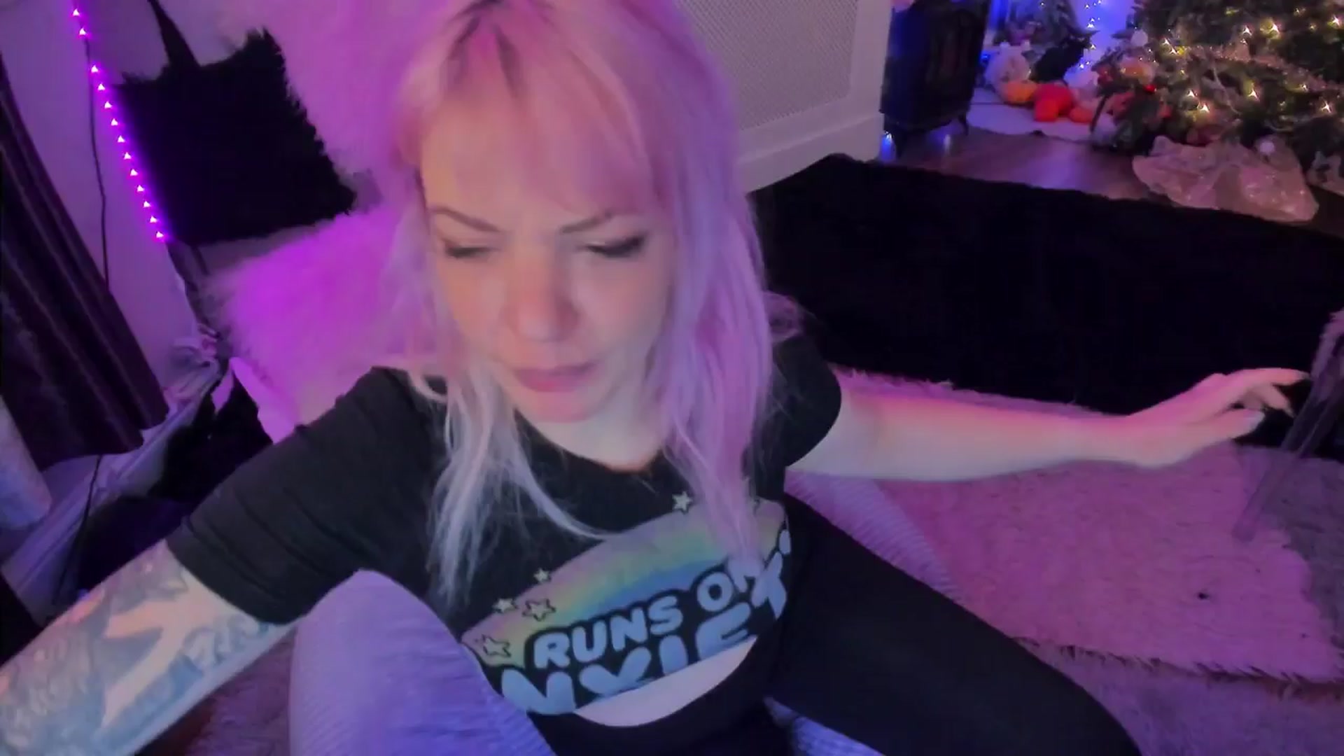 Gallery image thumbnail from LunaWolfie's myfreecams stream on, 12/16/2025, 22:41 image 20 of 20