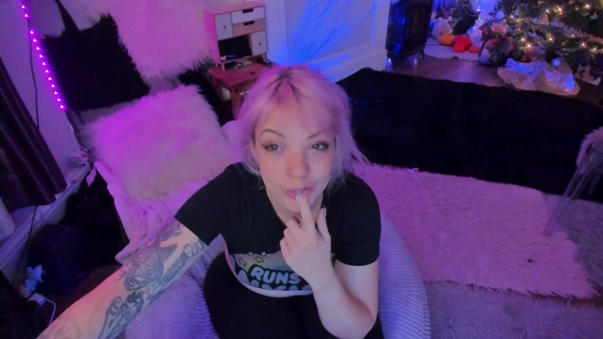 Gallery image thumbnail from LunaWolfie's myfreecams stream on, 12/16/2025, 22:41 image 12 of 20