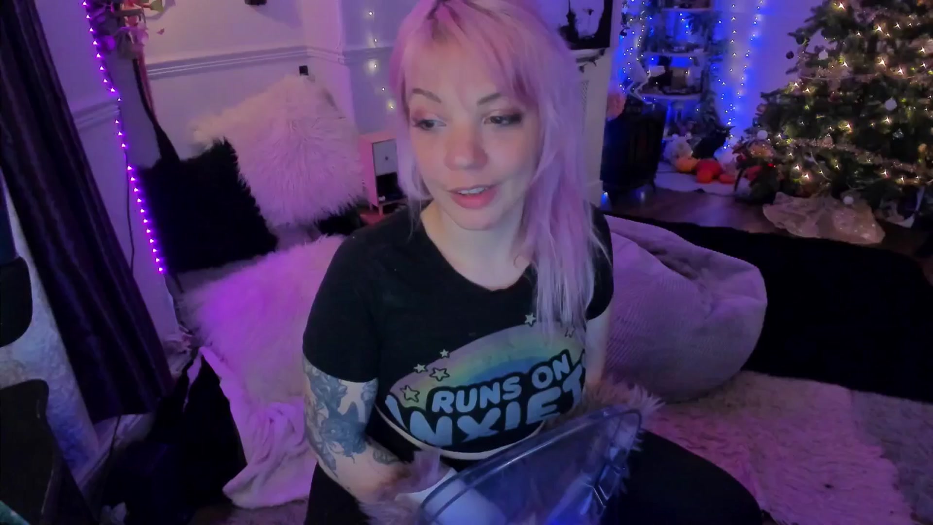 Gallery image thumbnail from LunaWolfie's myfreecams stream on, 12/16/2025, 23:31 image 3 of 20