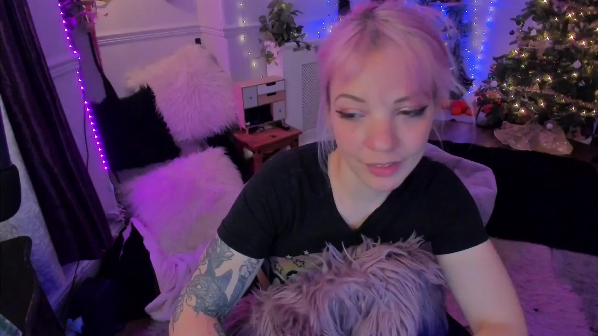 Gallery image thumbnail from LunaWolfie's myfreecams stream on, 12/16/2025, 23:31 image 10 of 20