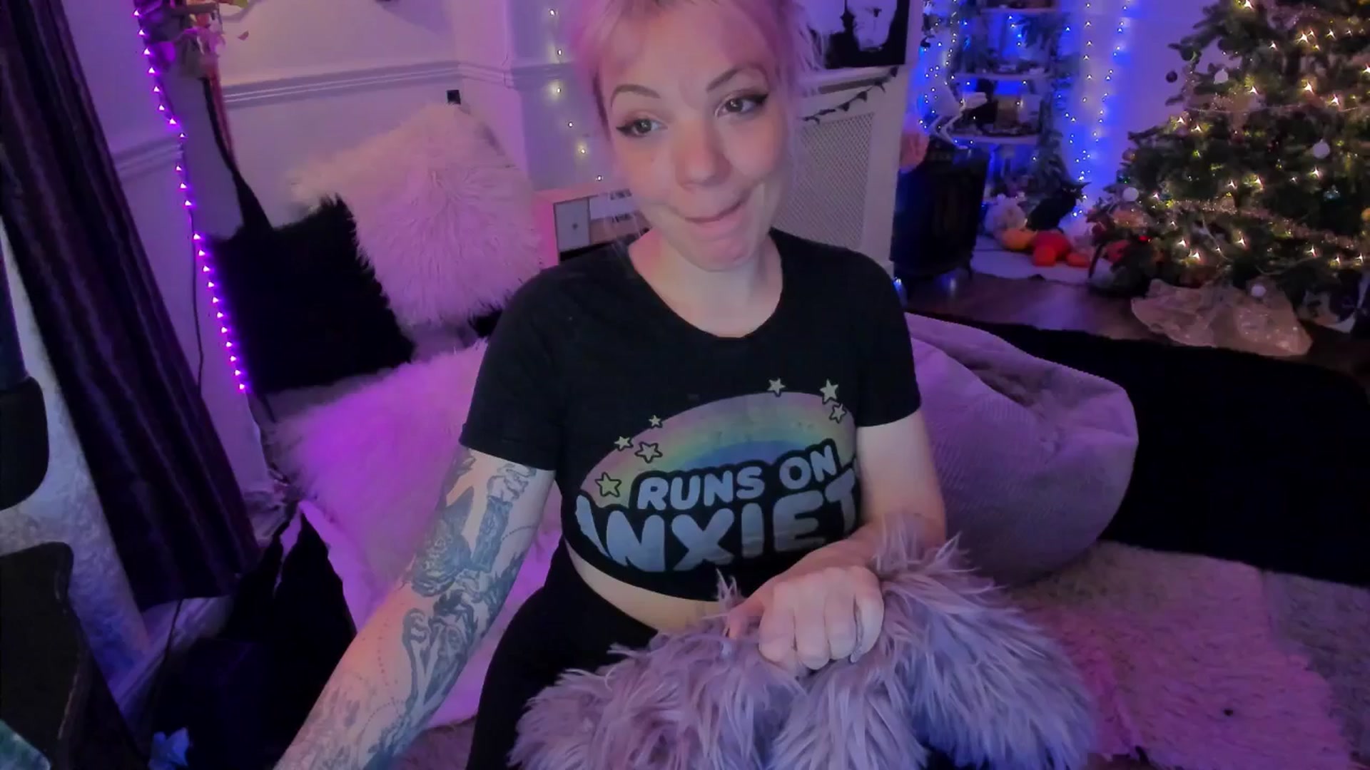 Gallery image thumbnail from LunaWolfie's myfreecams stream on, 12/16/2025, 23:31 image 8 of 20