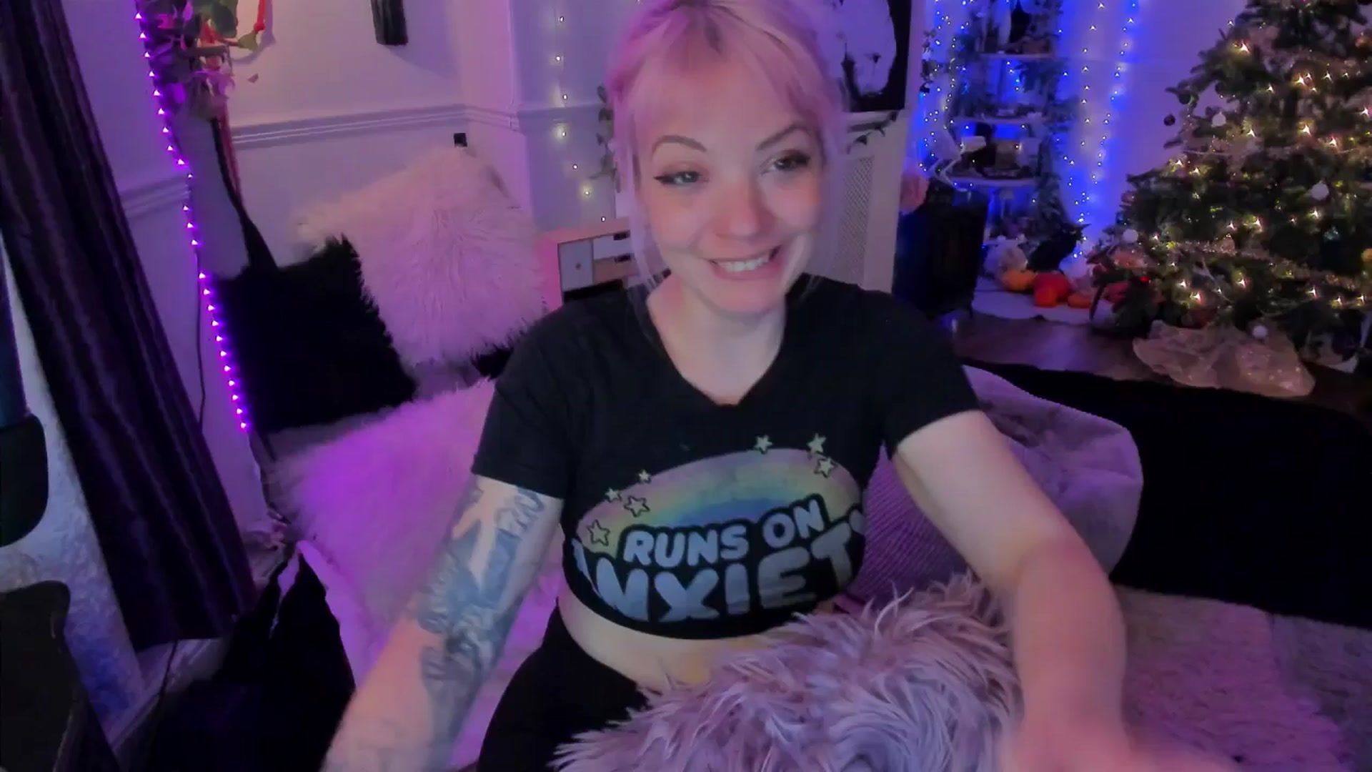 Gallery image thumbnail from LunaWolfie's myfreecams stream on, 12/16/2025, 23:31 image 16 of 20