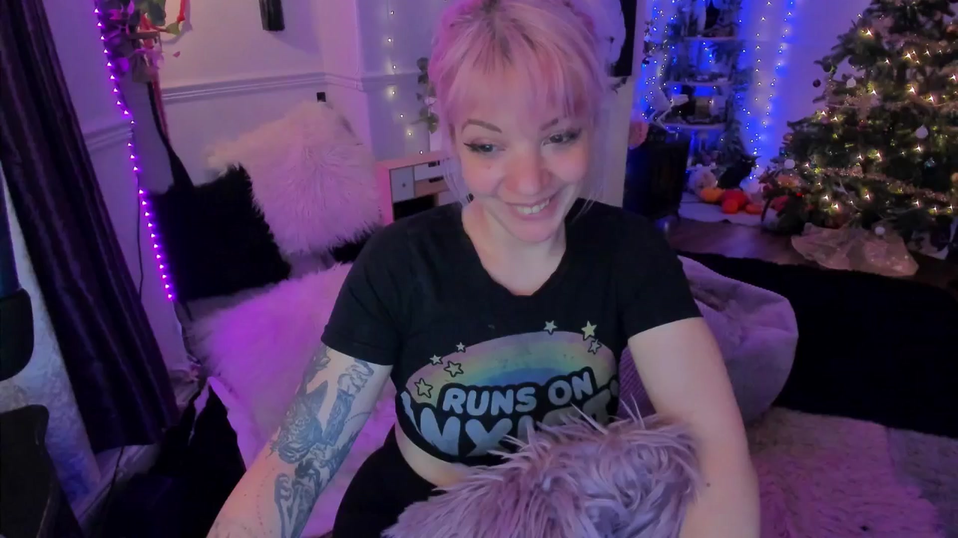 Gallery image thumbnail from LunaWolfie's myfreecams stream on, 12/16/2025, 23:31 image 18 of 20
