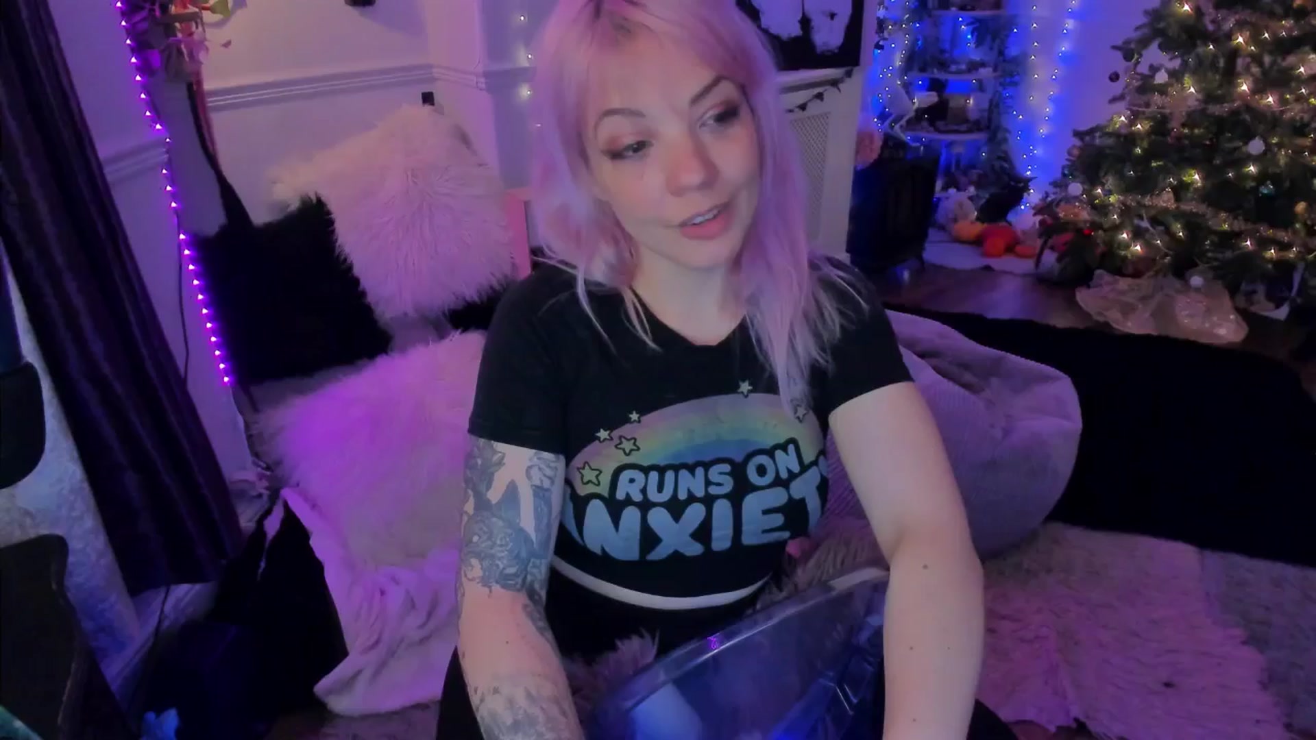 Gallery image thumbnail from LunaWolfie's myfreecams stream on, 12/16/2025, 23:31 image 2 of 20