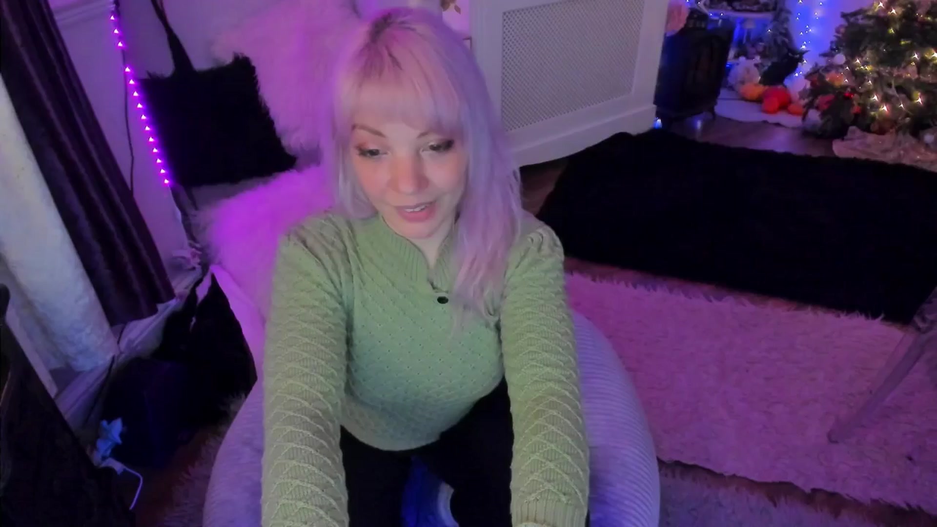 Gallery image thumbnail from LunaWolfie's myfreecams stream on, 12/18/2025, 18:26 image 10 of 20