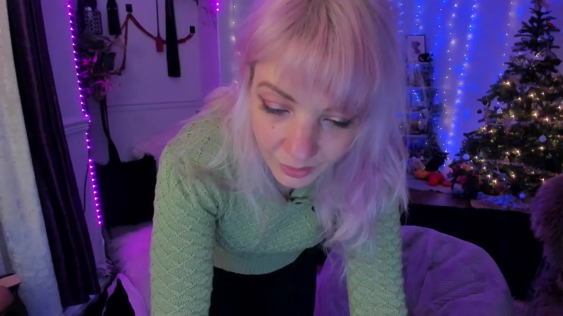 Gallery image thumbnail from LunaWolfie's myfreecams stream on, 12/18/2025, 18:26 image 7 of 20