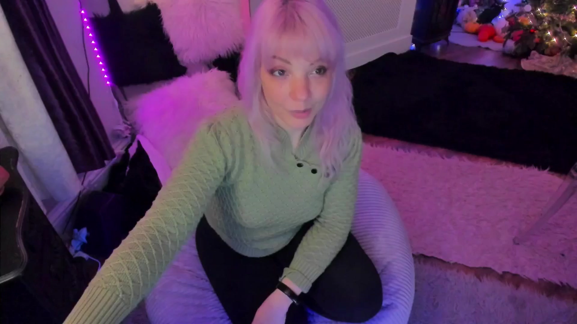 Gallery image thumbnail from LunaWolfie's myfreecams stream on, 12/18/2025, 18:26 image 12 of 20