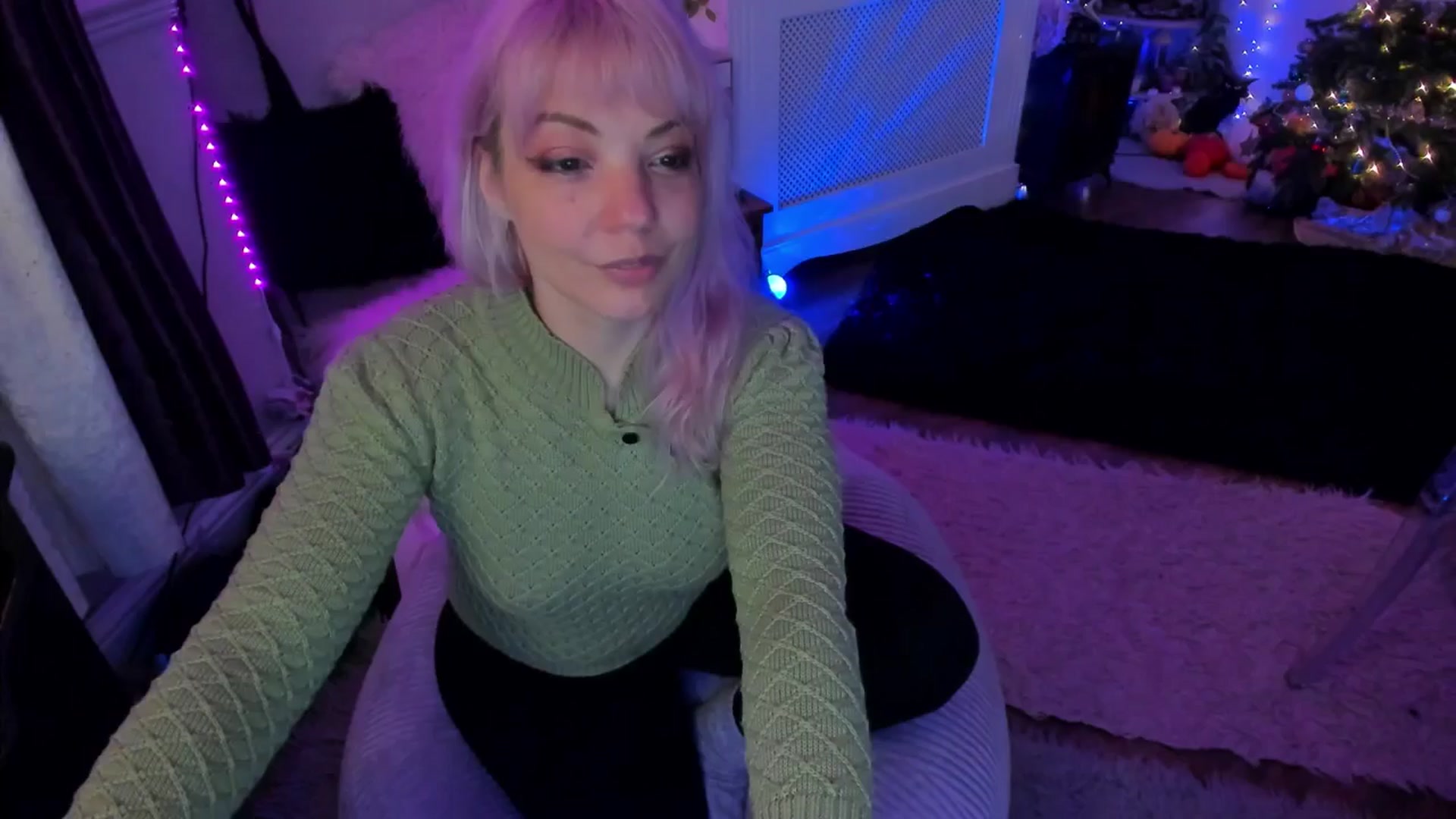 Gallery image thumbnail from LunaWolfie's myfreecams stream on, 12/18/2025, 18:26 image 9 of 20