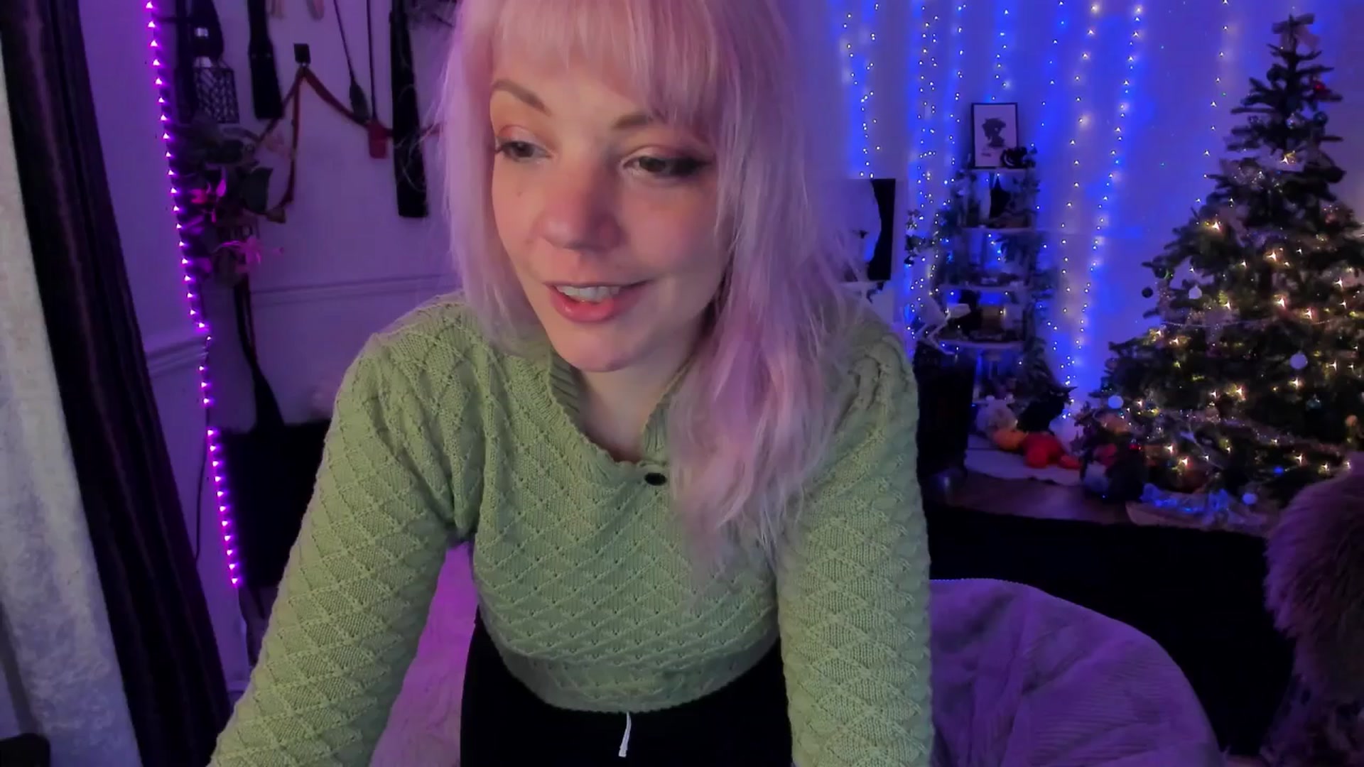 Gallery image thumbnail from LunaWolfie's myfreecams stream on, 12/18/2025, 18:26 image 8 of 20