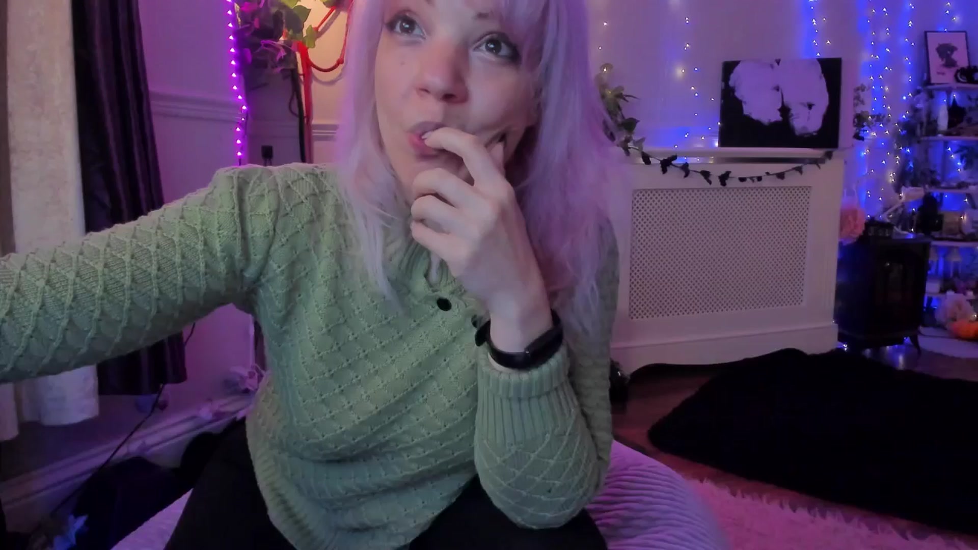 Gallery image thumbnail from LunaWolfie's myfreecams stream on, 12/18/2025, 18:26 image 11 of 20