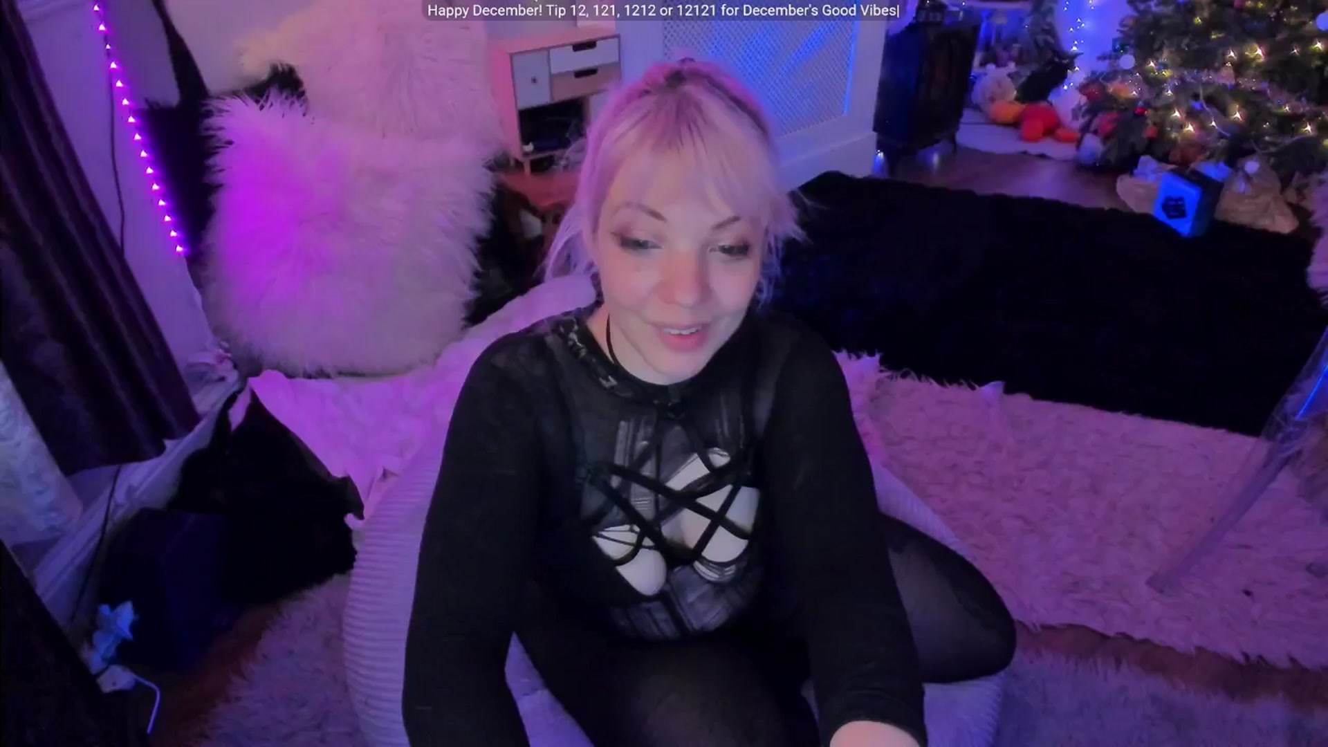 Gallery image thumbnail from LunaWolfie's myfreecams stream on, 12/19/2025, 18:26 image 19 of 20