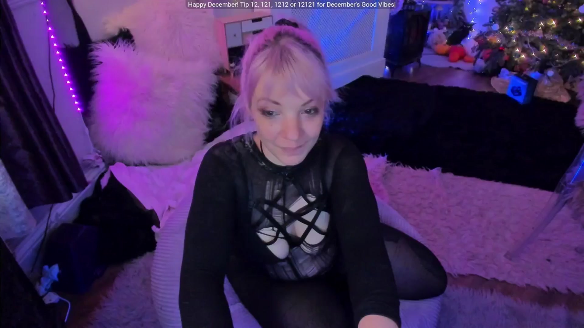Gallery image thumbnail from LunaWolfie's myfreecams stream on, 12/19/2025, 18:26 image 20 of 20