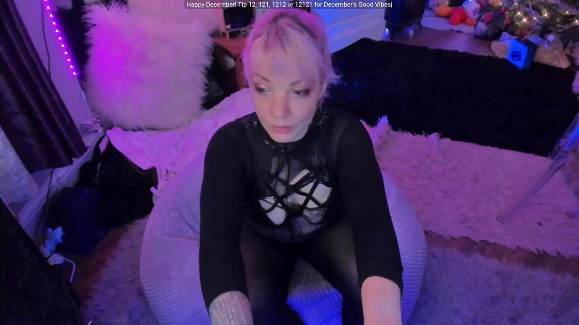 Gallery image thumbnail from LunaWolfie's myfreecams stream on, 12/19/2025, 18:26 image 13 of 20