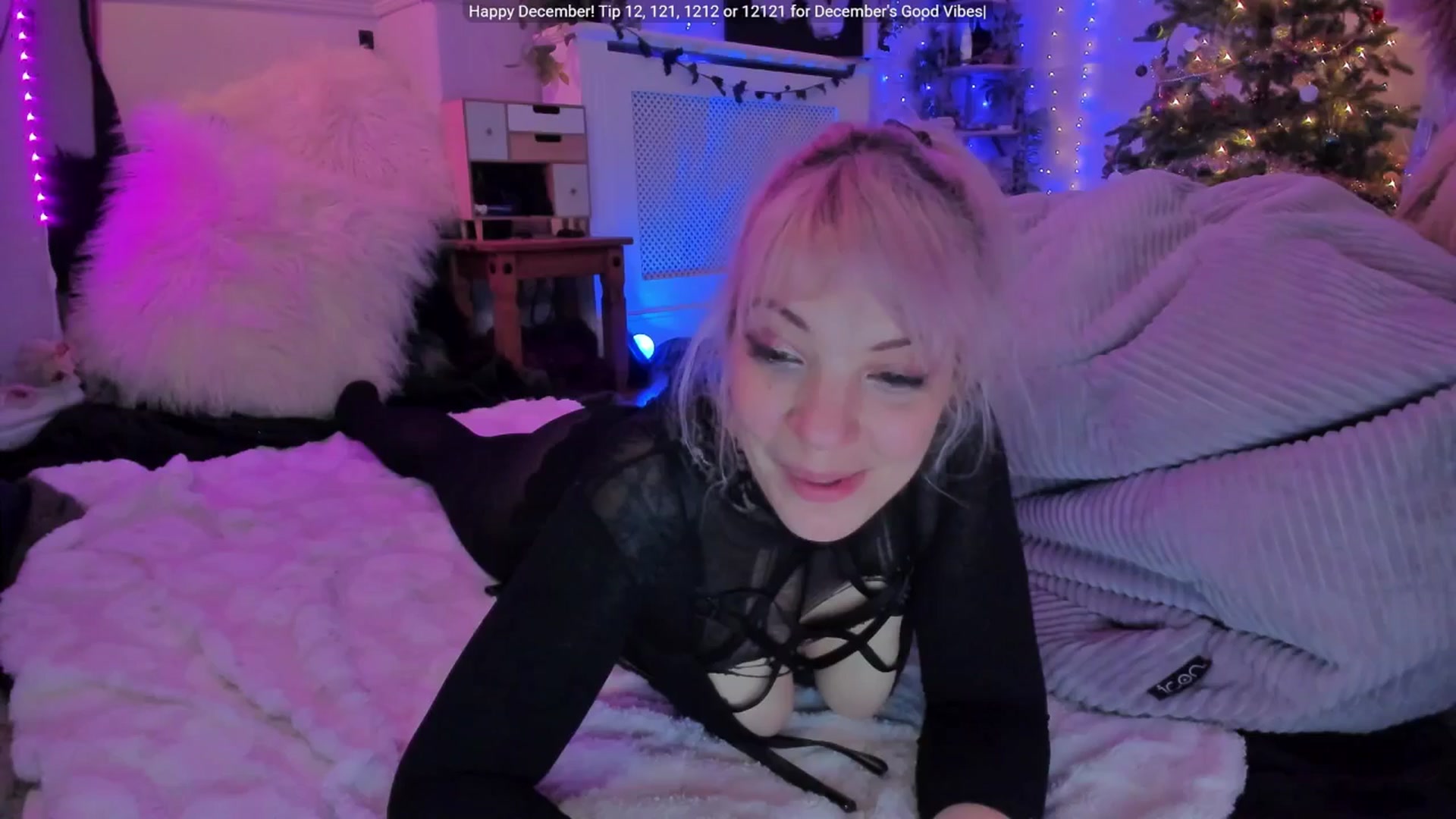 Gallery image thumbnail from LunaWolfie's myfreecams stream on, 12/19/2025, 21:13 image 10 of 20