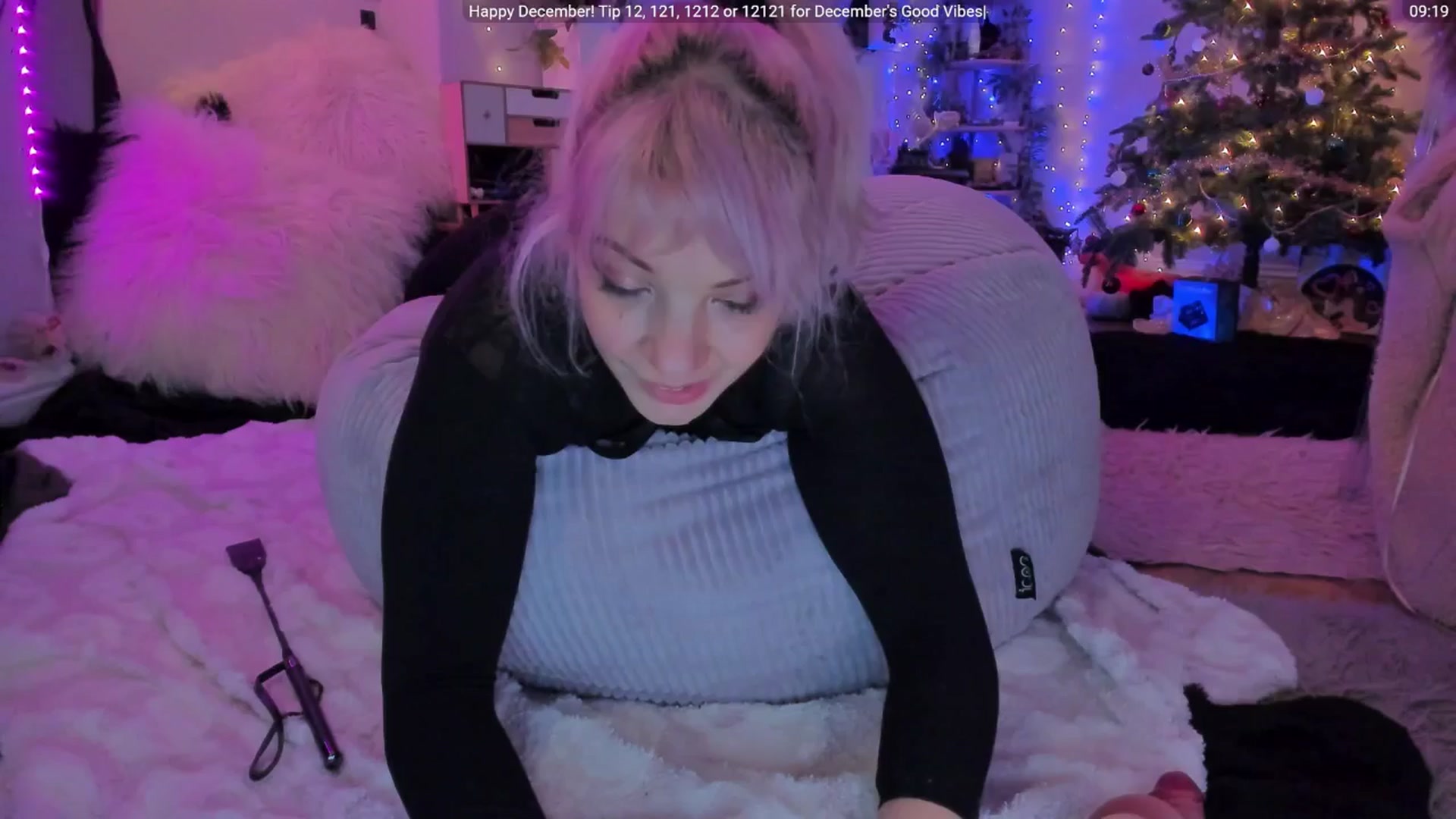 Gallery image thumbnail from LunaWolfie's myfreecams stream on, 12/19/2025, 21:13 image 17 of 20