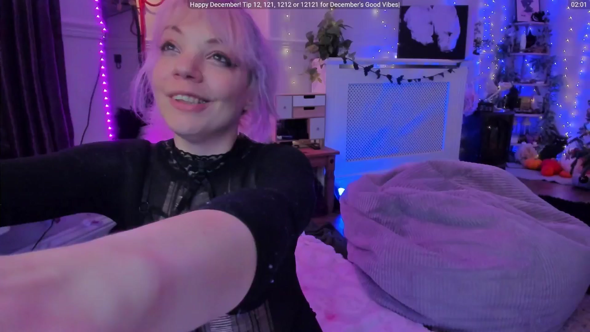 Gallery image thumbnail from LunaWolfie's myfreecams stream on, 12/19/2025, 21:13 image 19 of 20