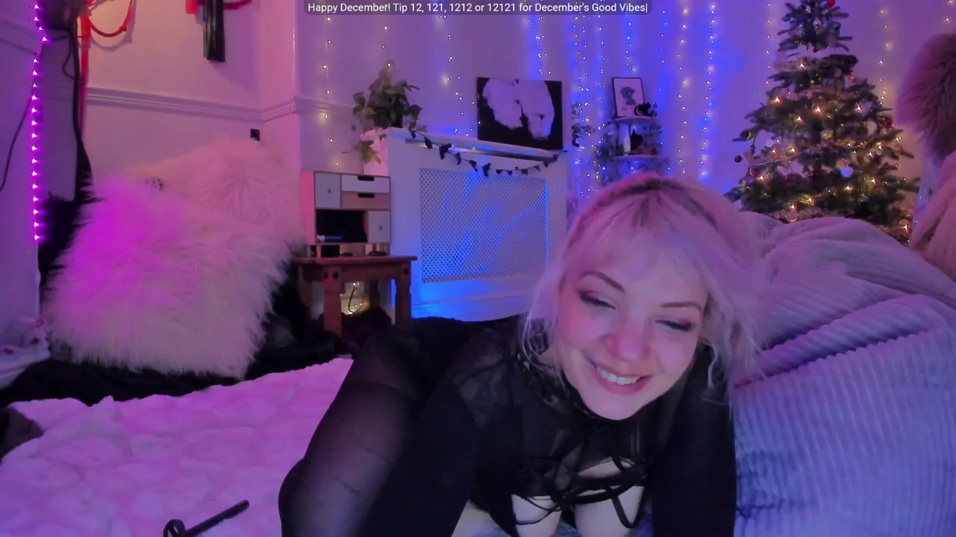 Gallery image thumbnail from LunaWolfie's myfreecams stream on, 12/19/2025, 21:13 image 6 of 20