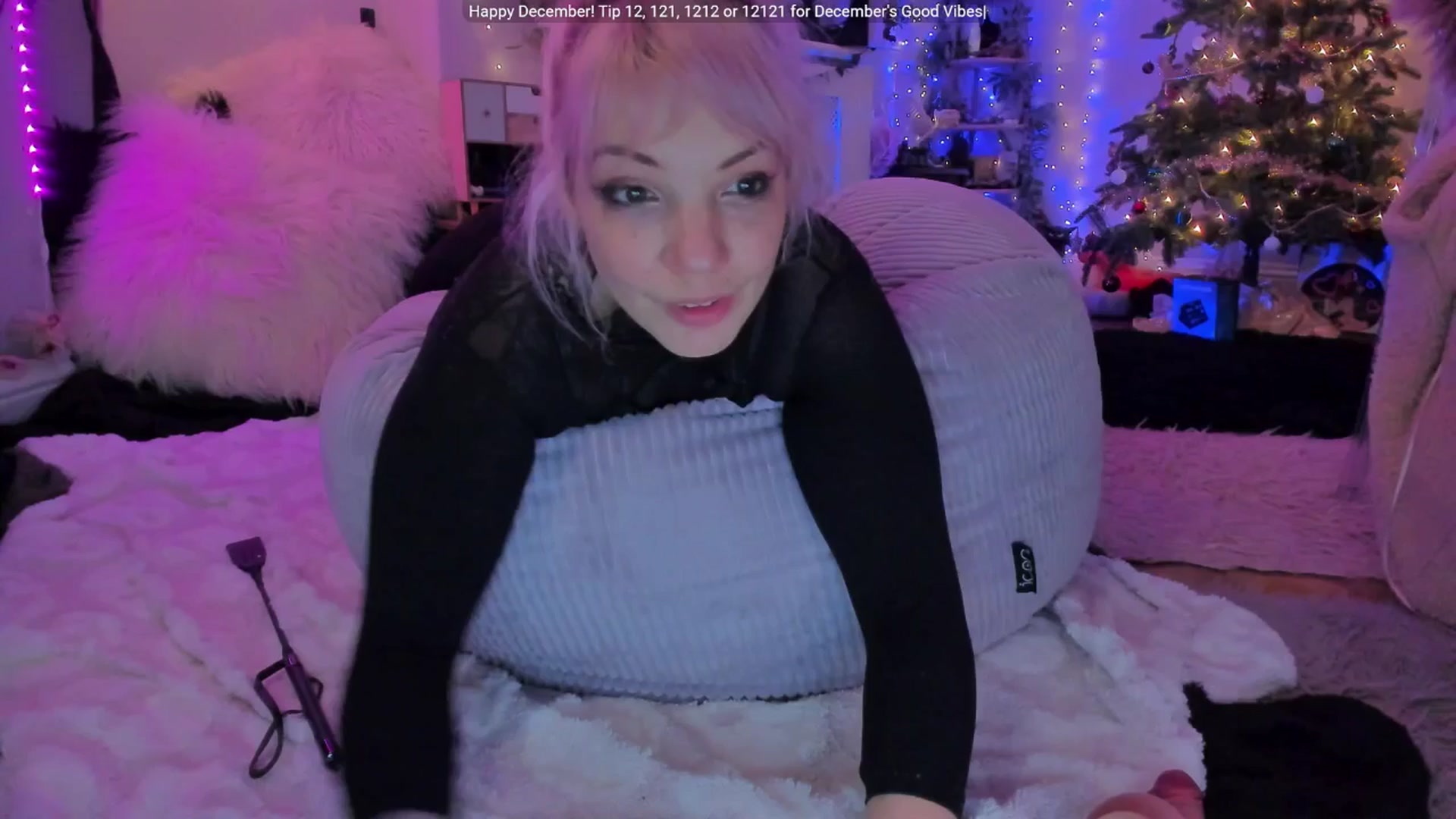Gallery image thumbnail from LunaWolfie's myfreecams stream on, 12/19/2025, 21:13 image 15 of 20