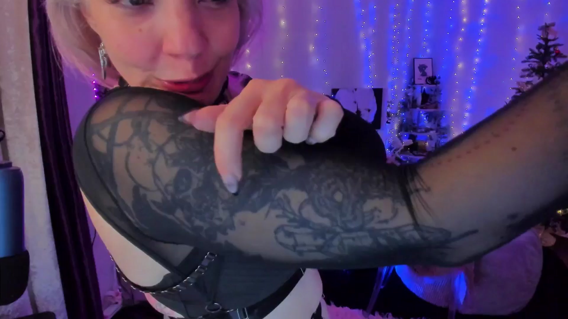 Gallery image thumbnail from LunaWolfie's myfreecams stream on, 12/23/2025, 01:08 image 12 of 20